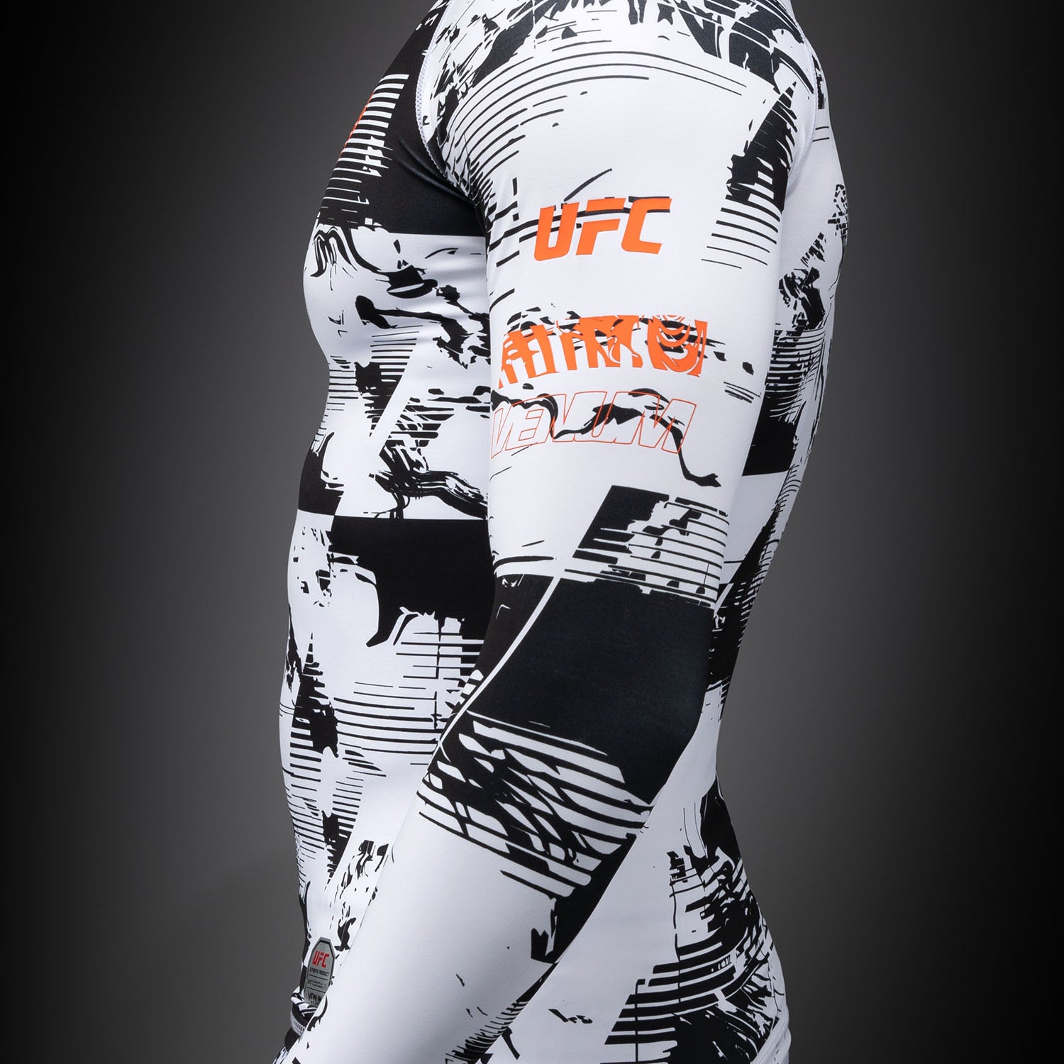 ufc-zenith-by-venum-authentic-fight-week-rashguard-langarm-herren-wei image 5