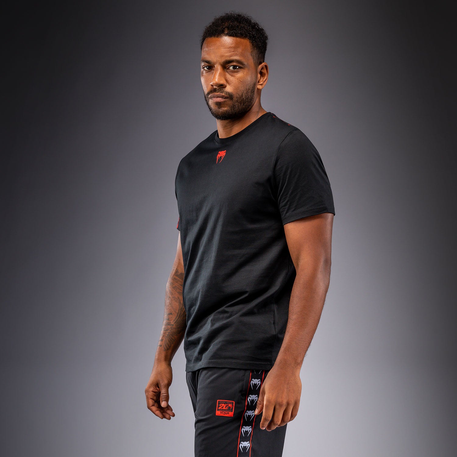 venum-20th-anniversary-t-shirt-schwarz-rot-regular-fit-baumwolle-herren image 2