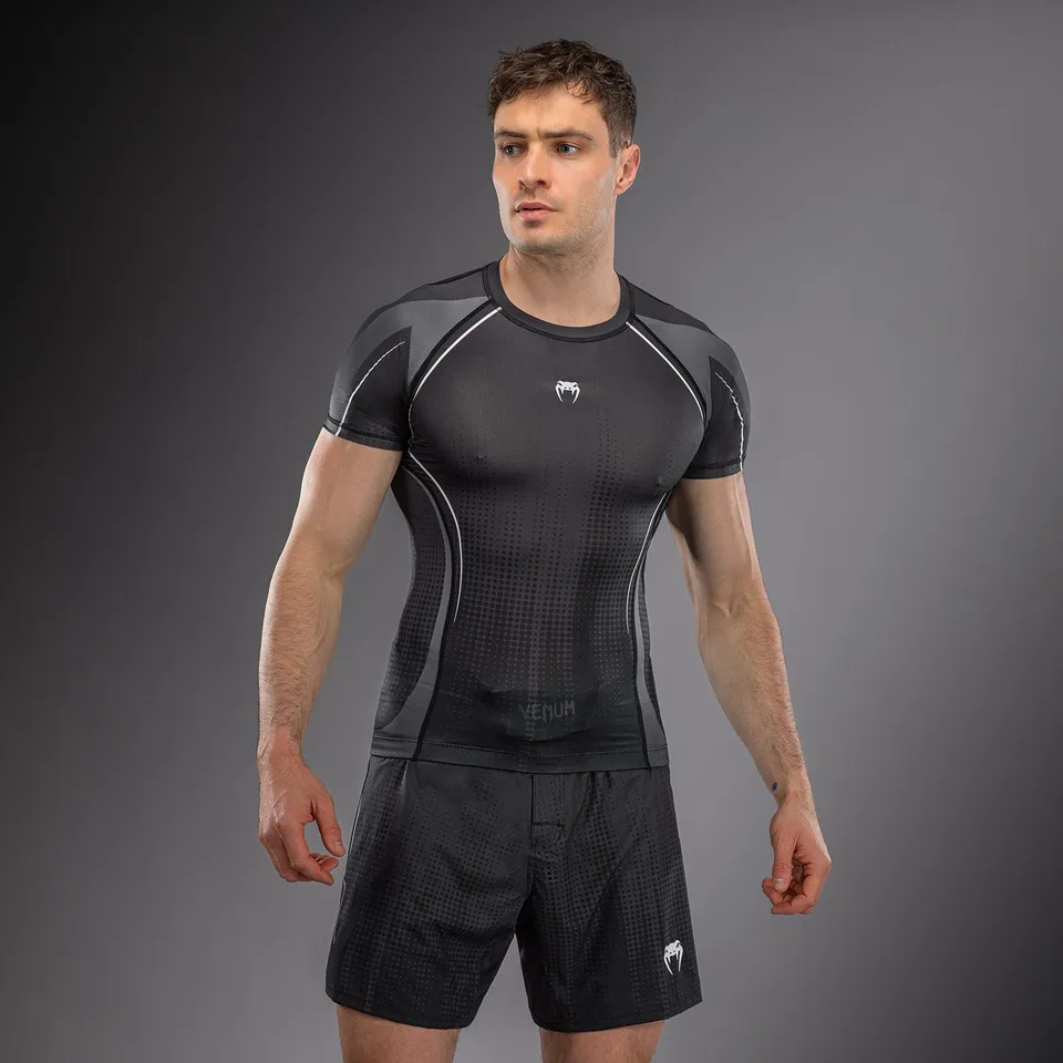 venum-stealth-kurzarm-rashguard-schwarz-wei image 1