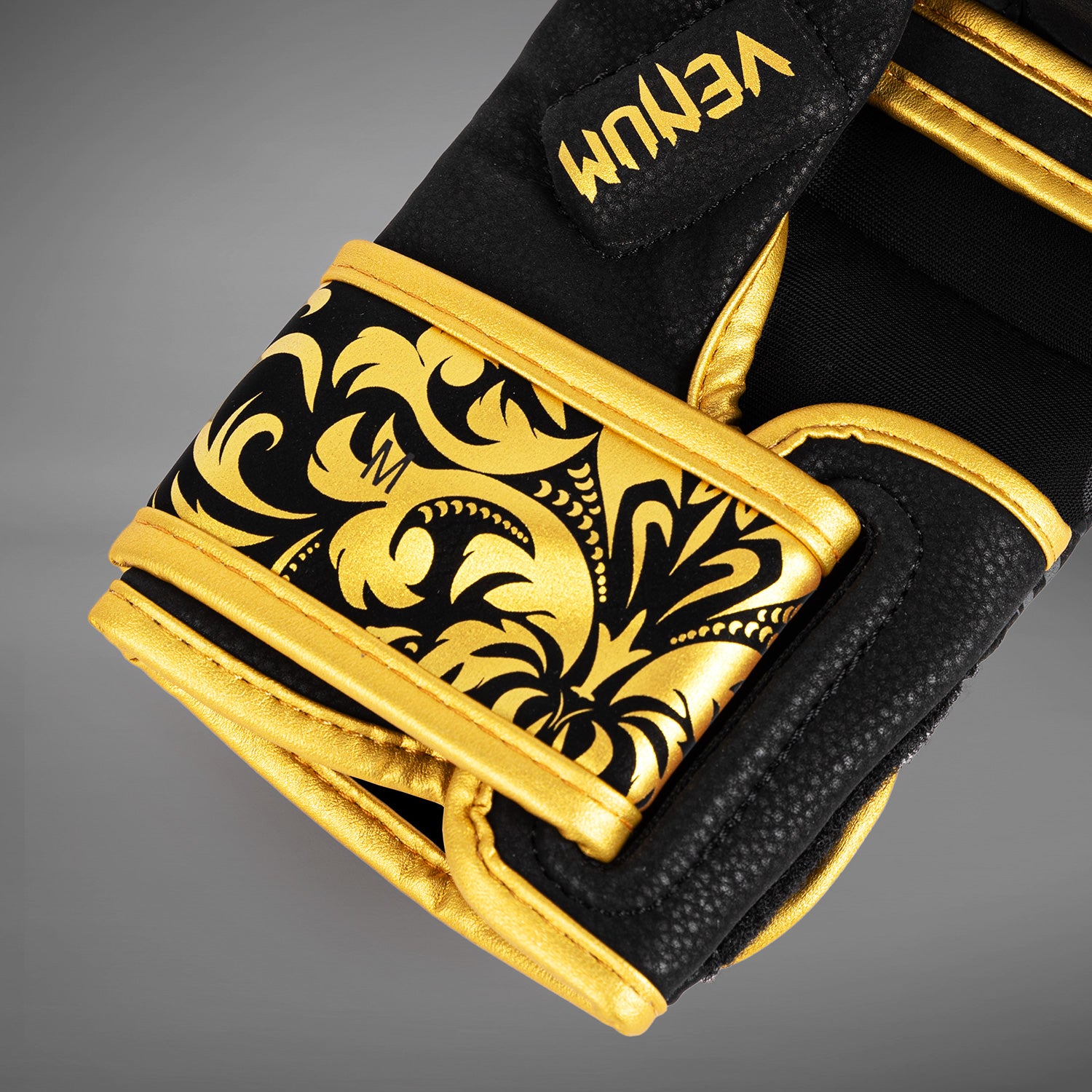 venum-x-topuria-unmatched-edition-mma-sparringhandschuhe-schwarz-gold image 6