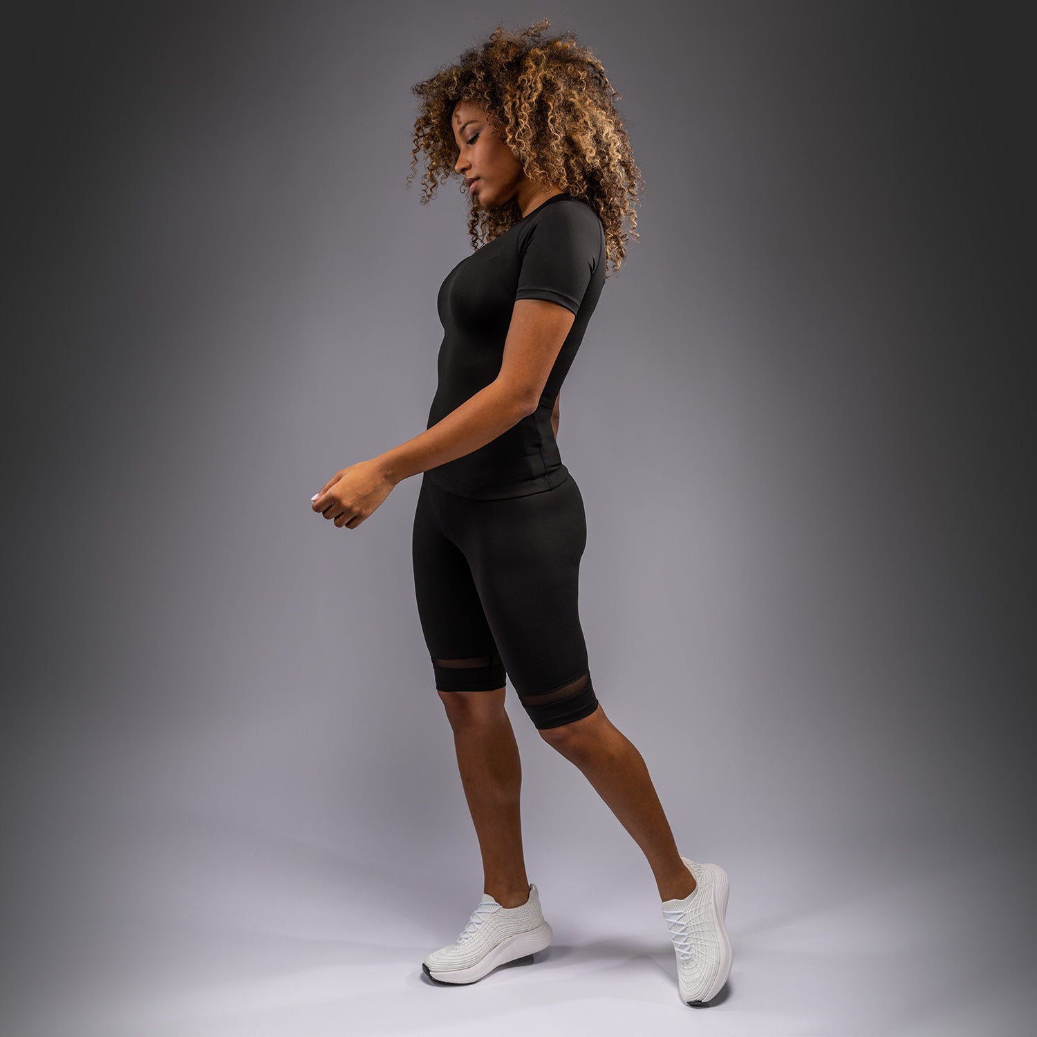 venum-aero-xt-kurzarm-rashguard-damen-schwarz image 2