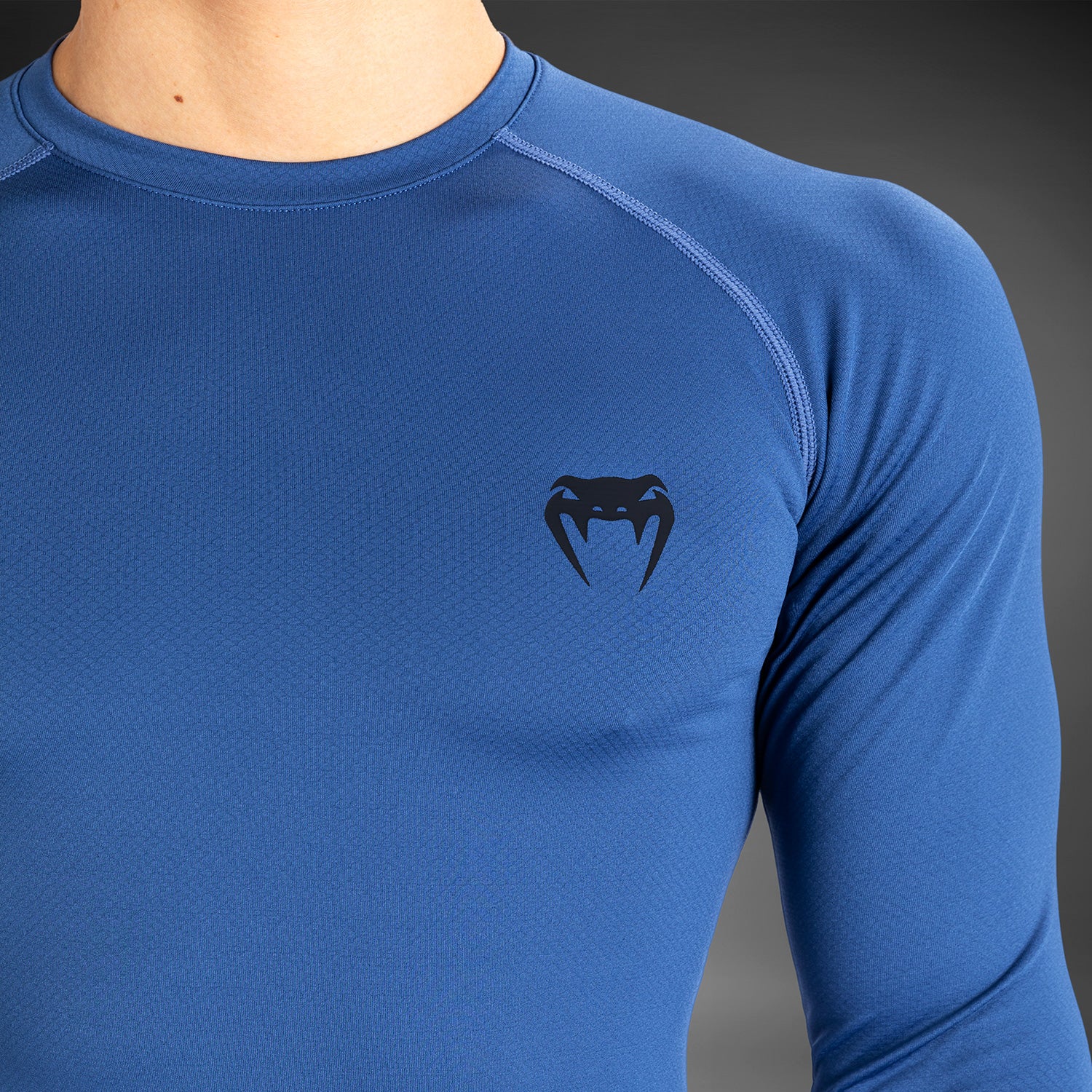 venum-contender-herren-langarm-rashguard-blau image 6
