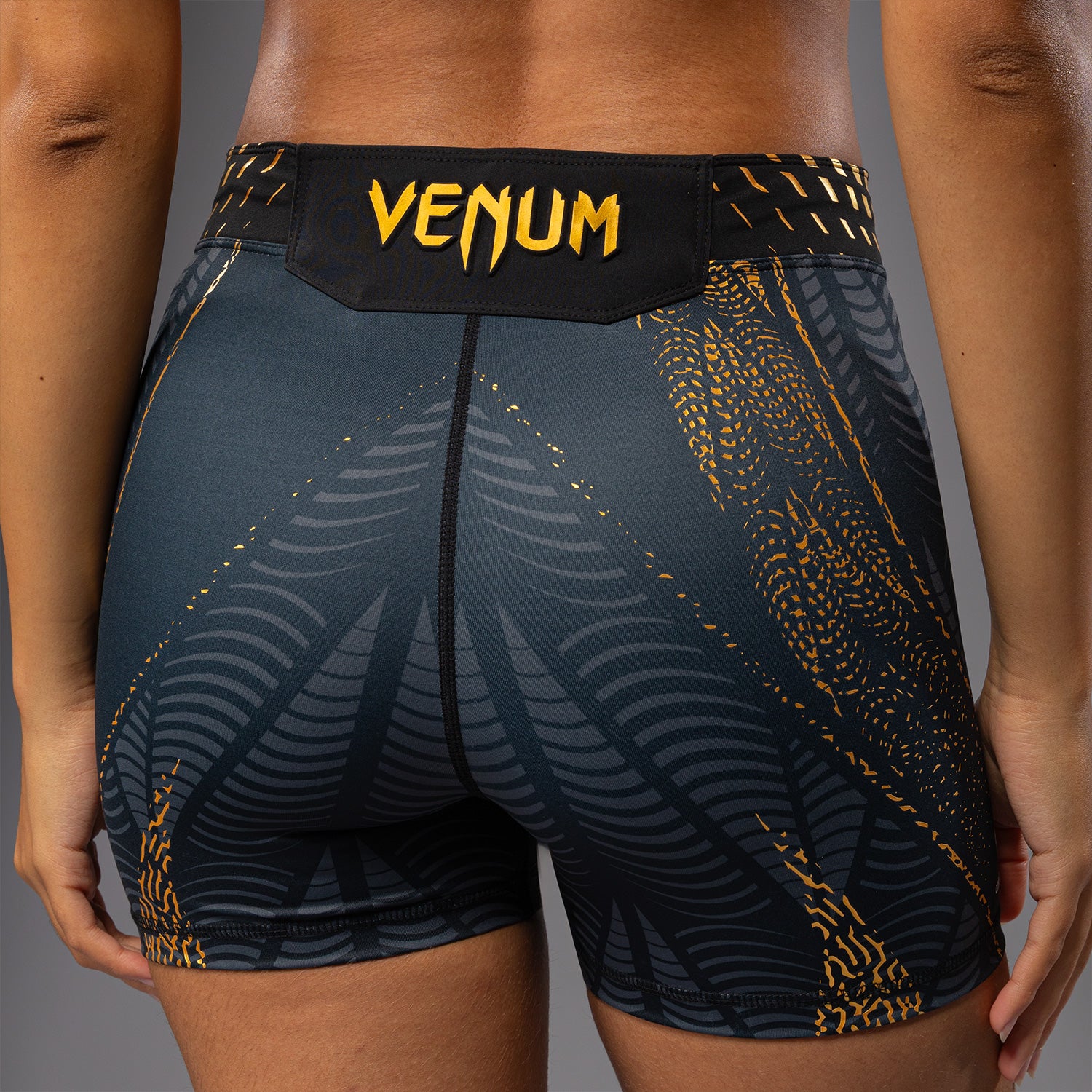 ufc-zenith-by-venum-authentic-fight-night-vale-tudo-shorts-damen-kurze-passform- image 7