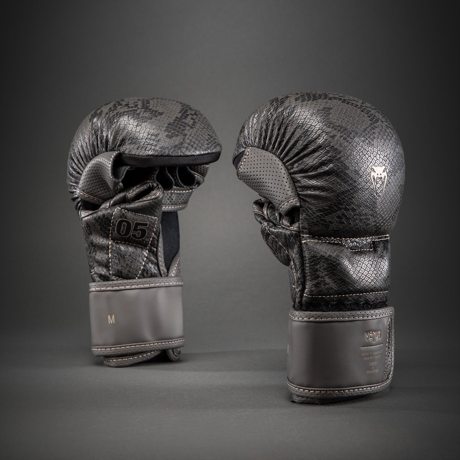 venum-impact-evo-scales-mma-sparringhandschuhe-dunkelgrau image 1
