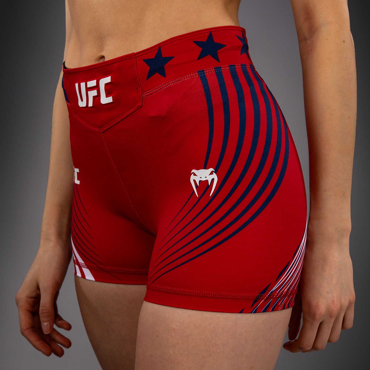 ufc-freedom-250-by-venum-authentic-vale-tudo-shorts-damen-short-fit-rot image 4
