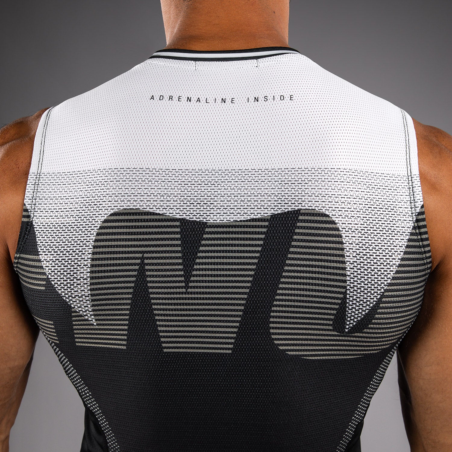 venum-adrenaline-herren-rmelloses-rashguard-schwarz-sand image 4