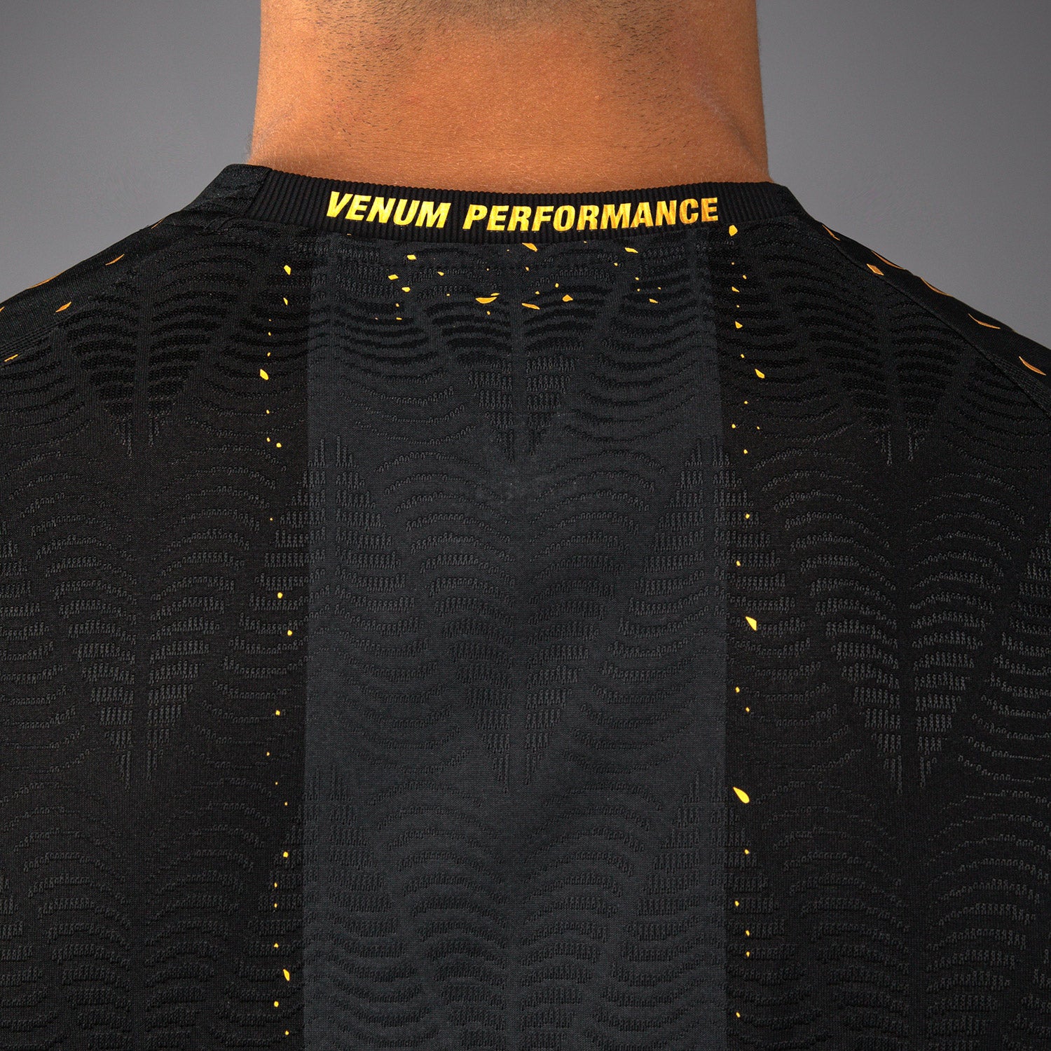 ufc-zenith-by-venum-authentic-fight-night-walkout-trikot-herren-champion-gold-sc image 8
