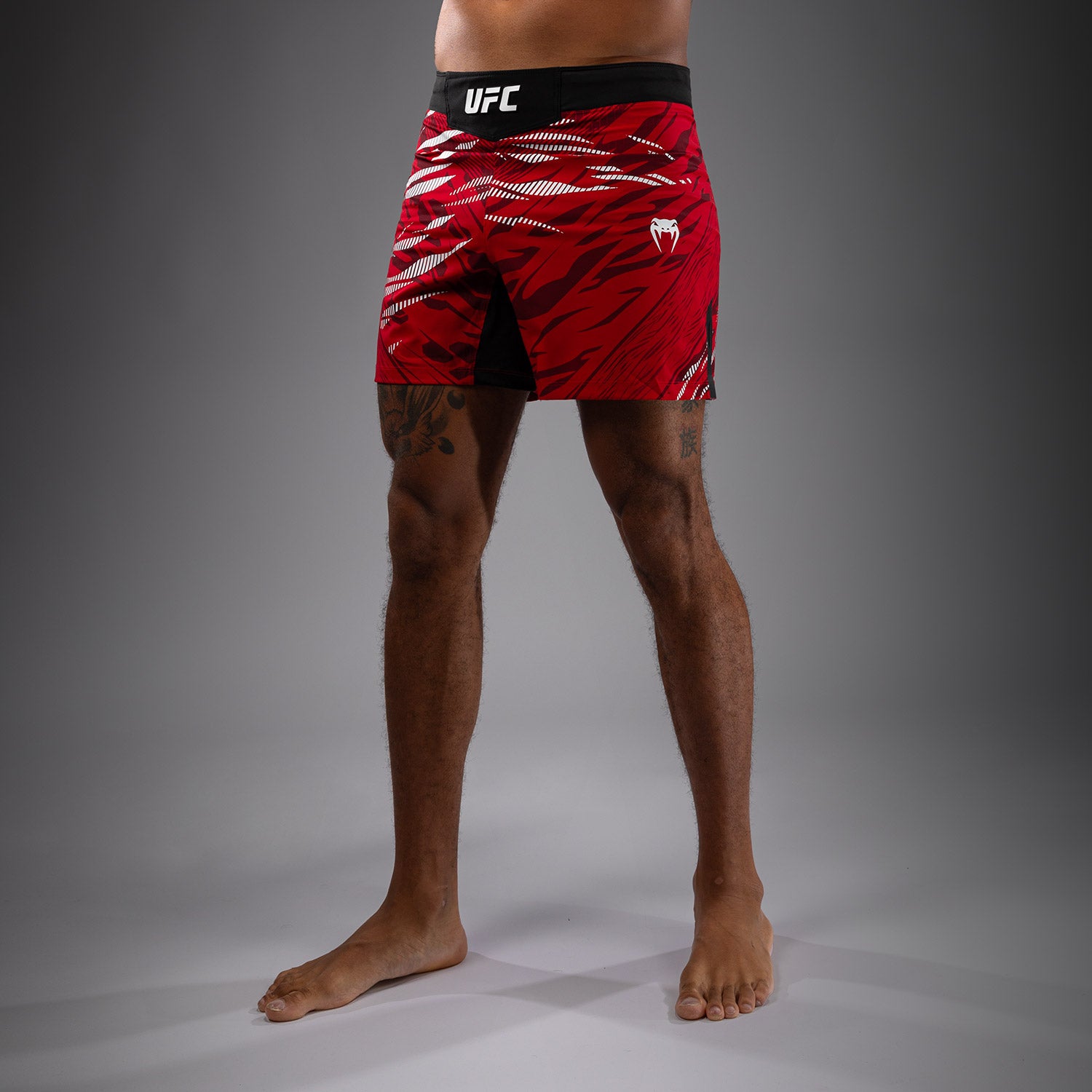 venum-ufc-fusion-authentic-fight-night-fight-short-herren-short-fit-rot image 3