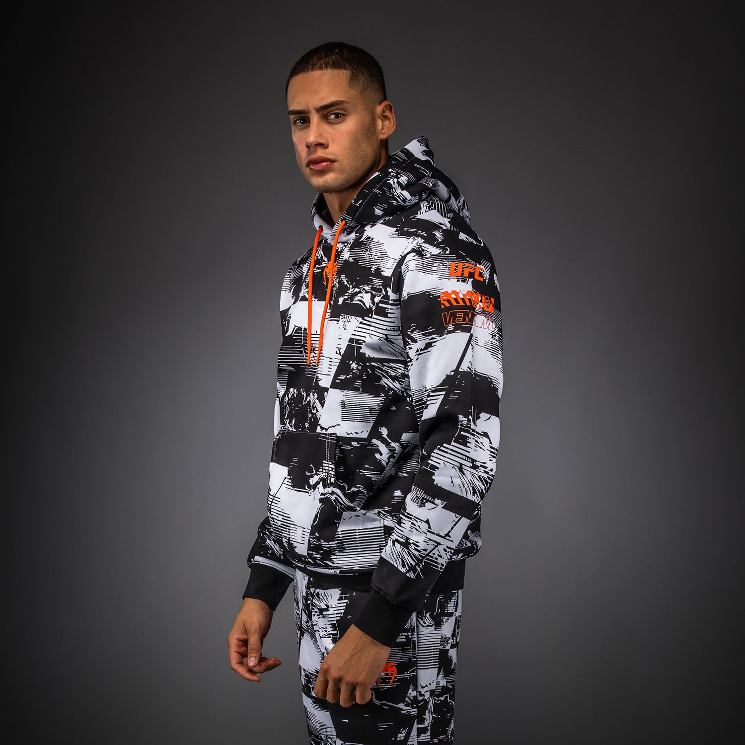 venum-ufc-zenith-authentic-fight-week-pullover-hoodie-herren-wei-schwarz image 3
