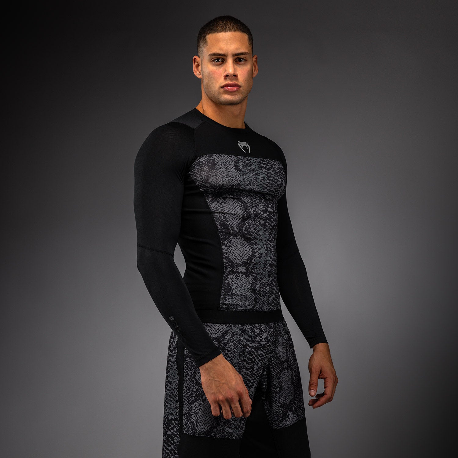 venum-g-fit-scales-langarm-rashguard-herren-schwarz-anthrazitgrau image 2