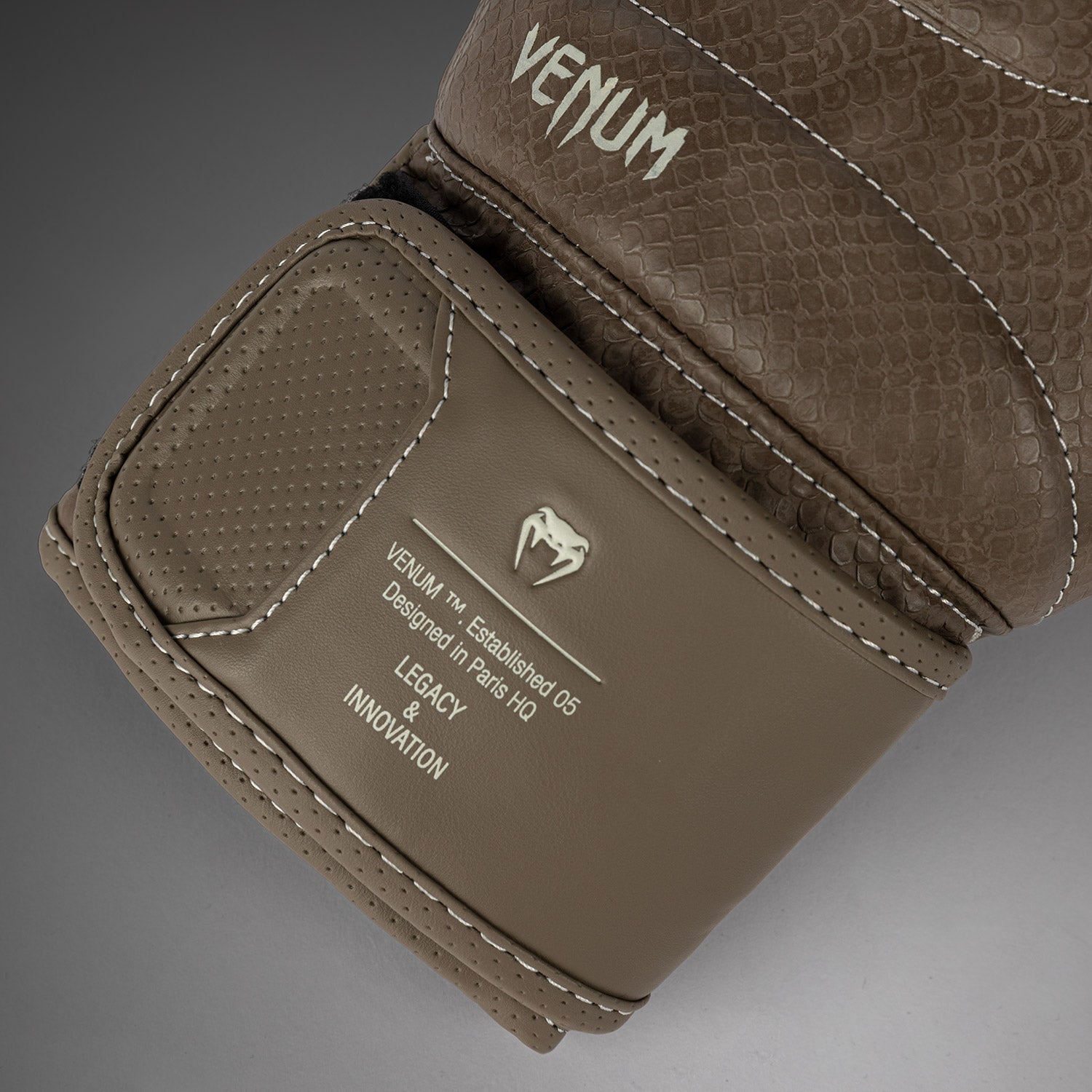 venum-impact-evo-scales-boxhandschuhe-braun image 7