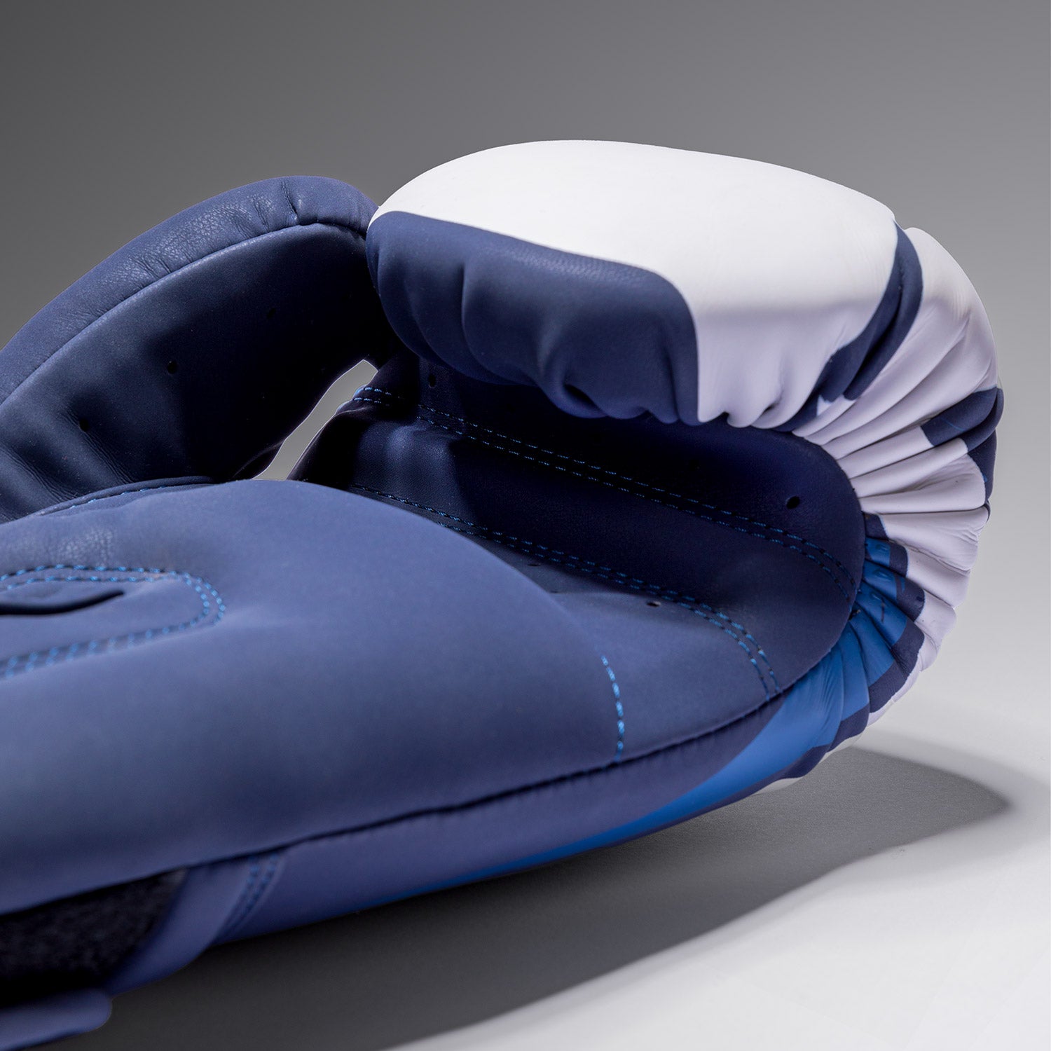 venum-hurricane-boxhandschuhe-mitternachtsblau-wei image 3