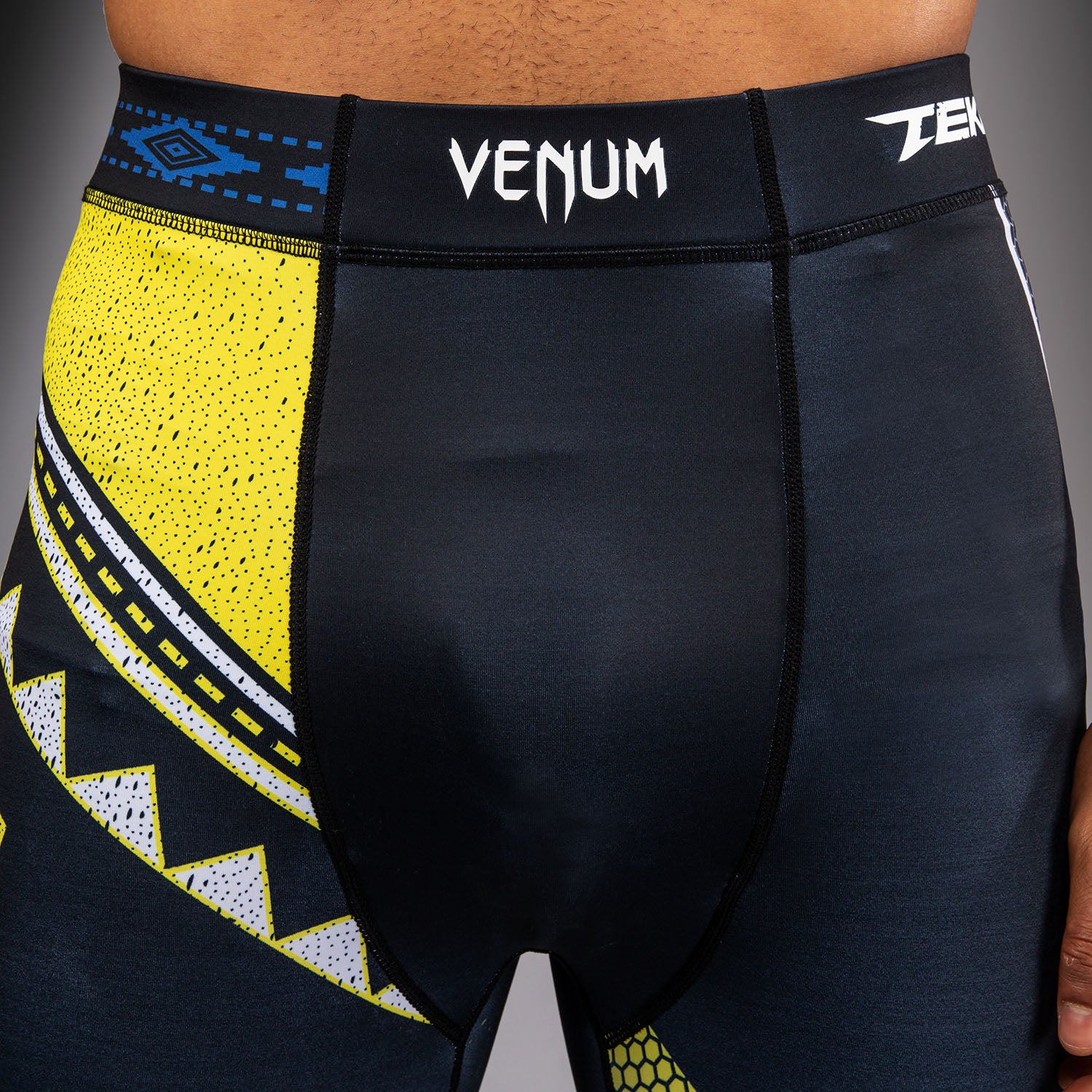venum-x-tekken-8-spats-king-kompressionshose-grappling-bjj-mma-schwarz-gelb image 5