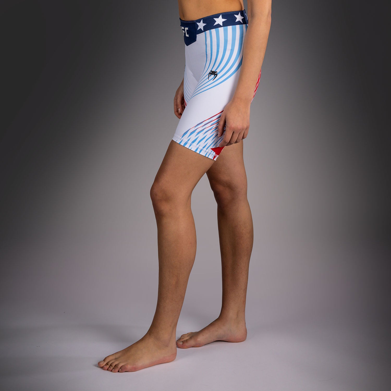 ufc-freedom-250-by-venum-authentic-vale-tudo-shorts-long-fit-wei-f-r-damen image 2