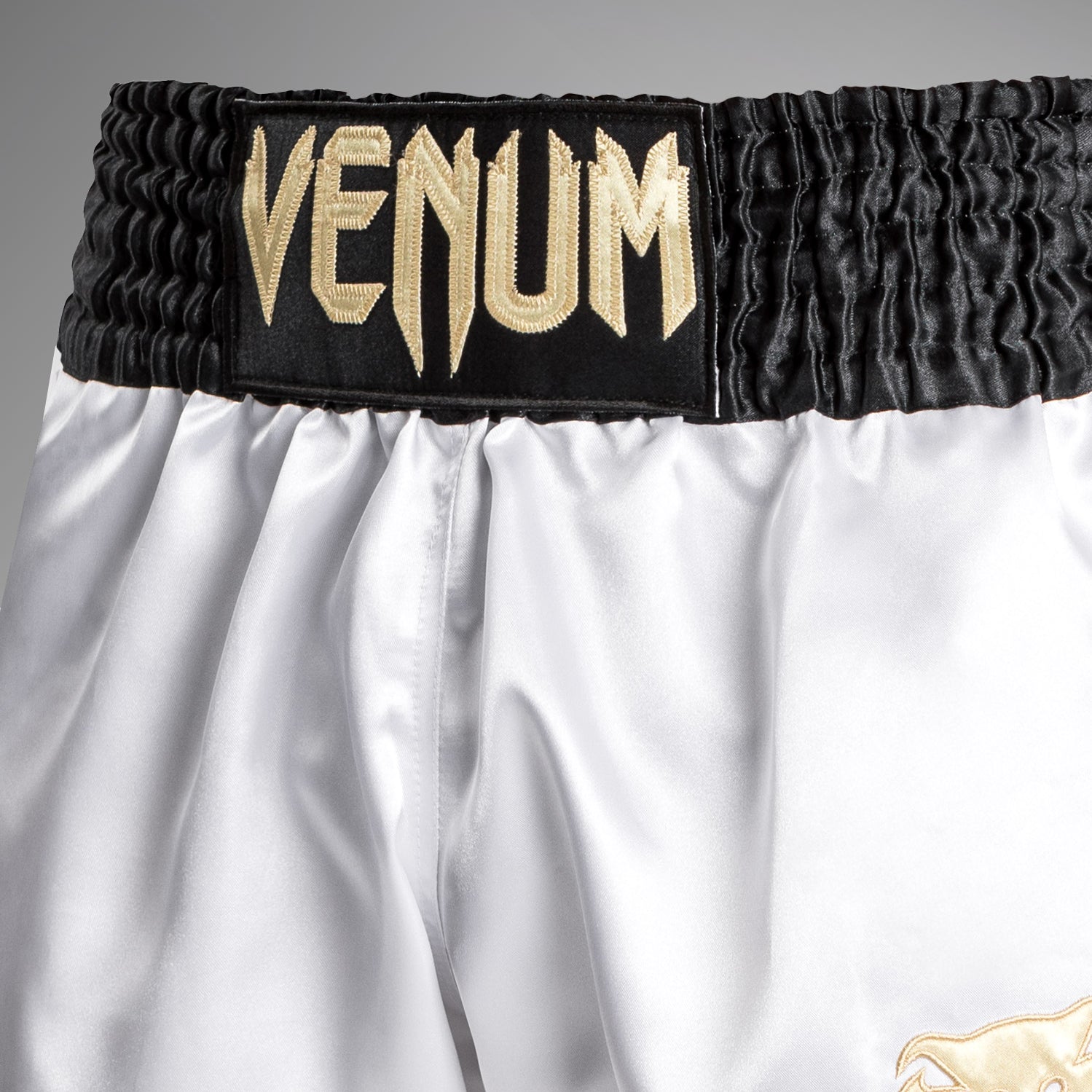 venum-classic-kurze-muay-thai-shorts-noir-blanc-or-wei image 4