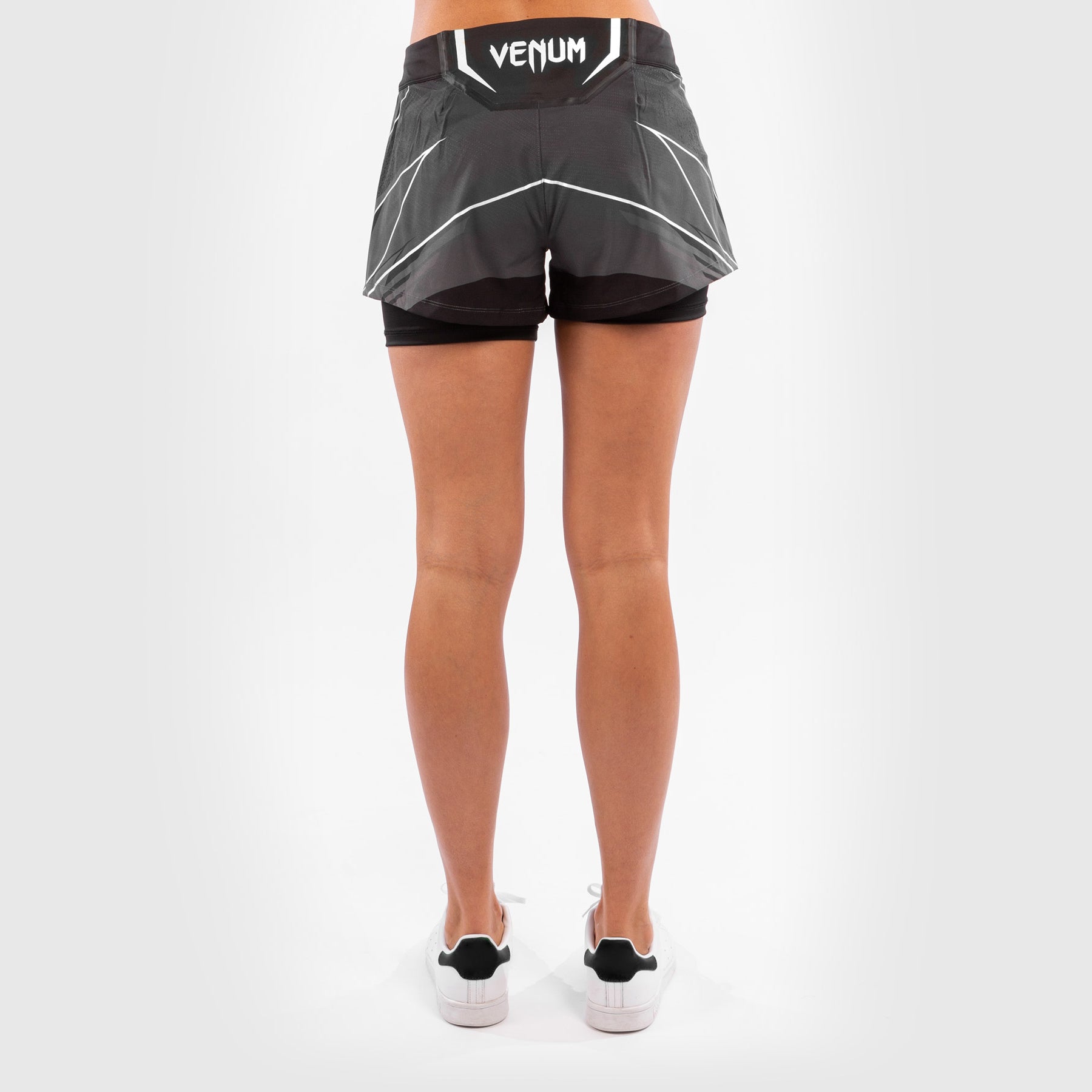 venum-ufc-authentic-fight-night-damen-shorts-schwarz image 2
