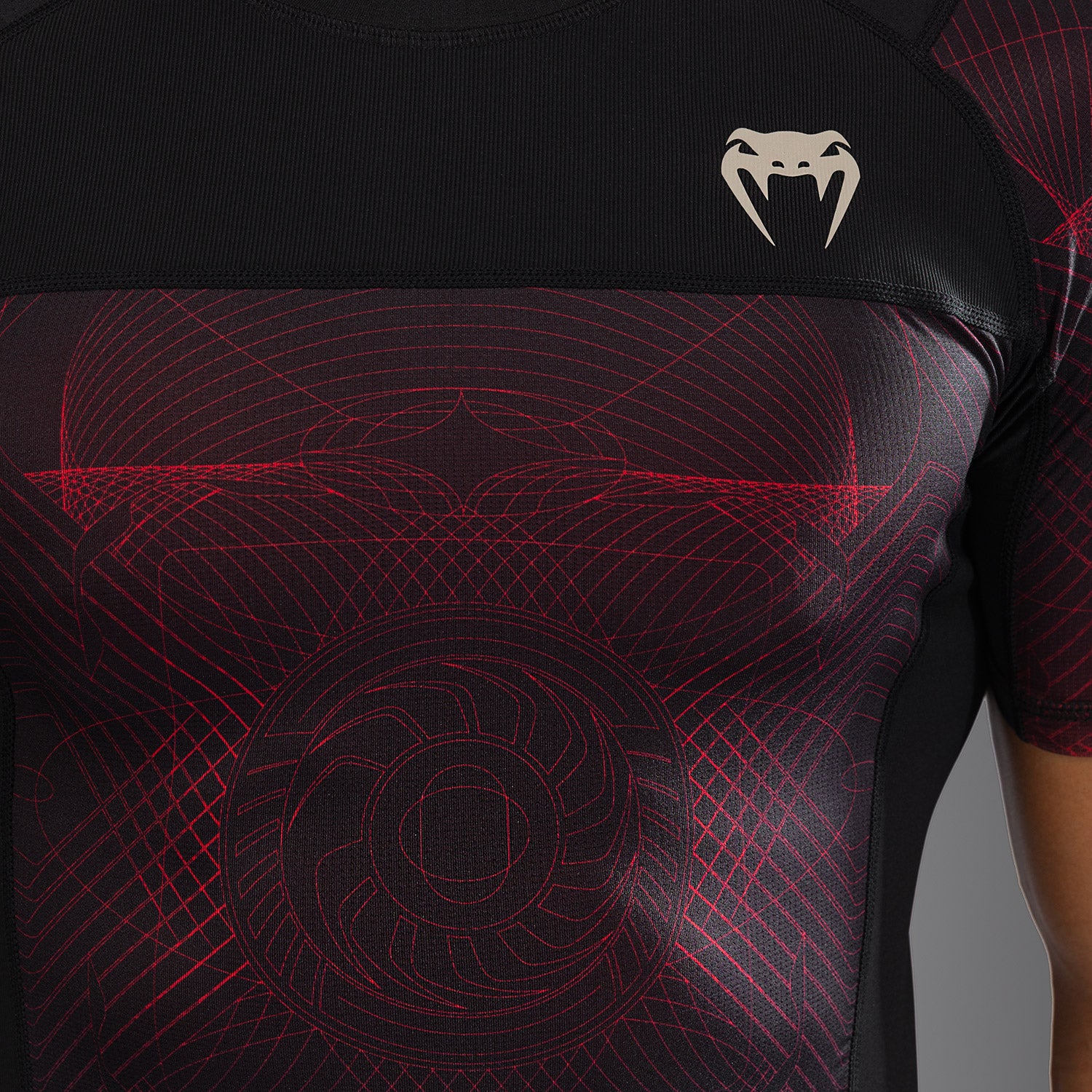 venum-g-fit-air-herren-kurzarm-rashguard-tiefschwarz-feuerrot image 7