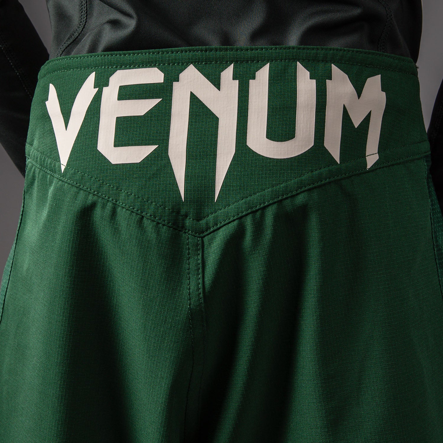 venum-attack-kids-fightshorts-waldgr-n-off-white image 6