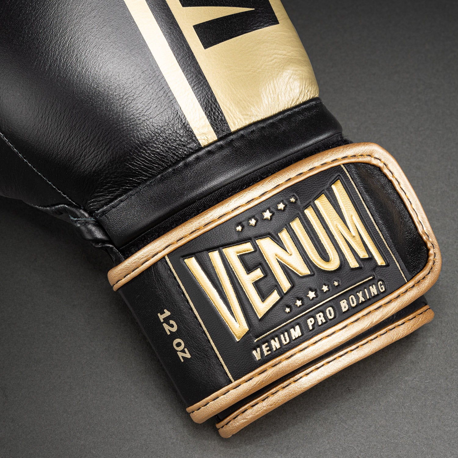 venum-shield-profi-boxhandschuhe-klettverschluss-schwarz-gold image 3