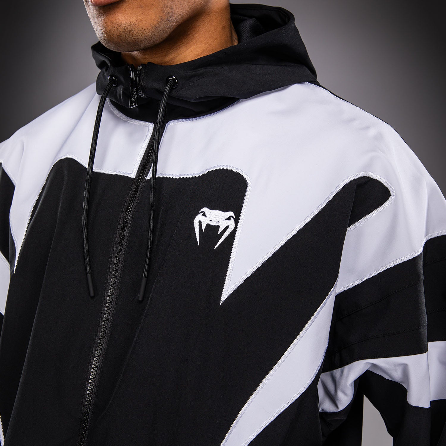 venum-attack-90-trainingsjacke-herren-mit-kapuze-wei-schwarz image 8