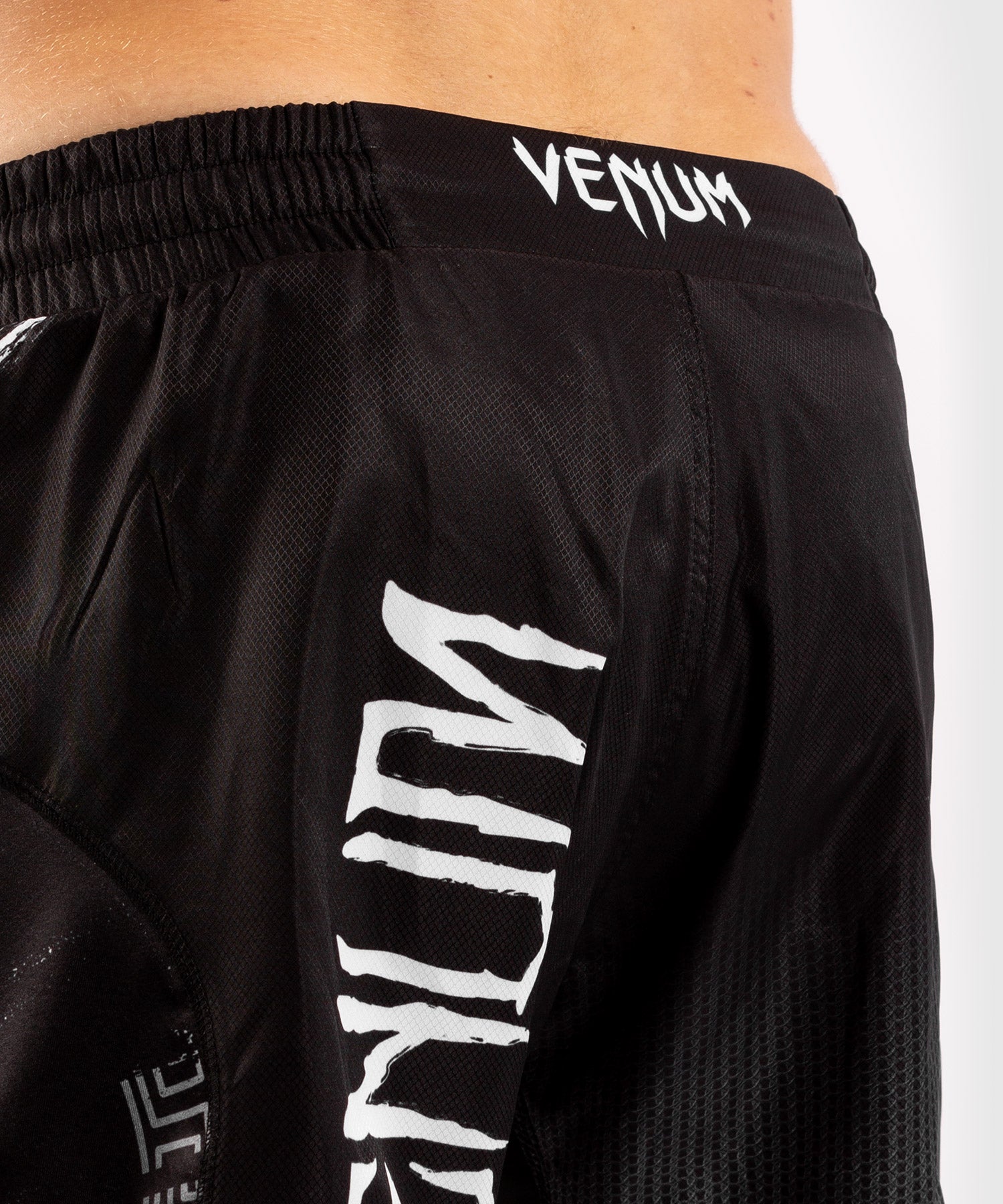 venum-gldtr-4-0-kampfshorts-schwarz-wei image 7