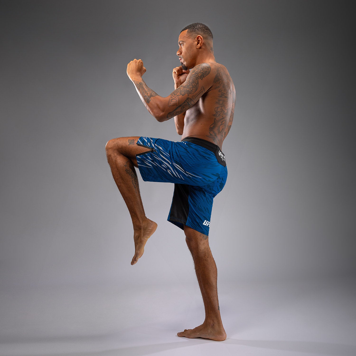 ufc-fusion-by-venum-authentic-fight-night-fight-short-long-fit-blau image 7