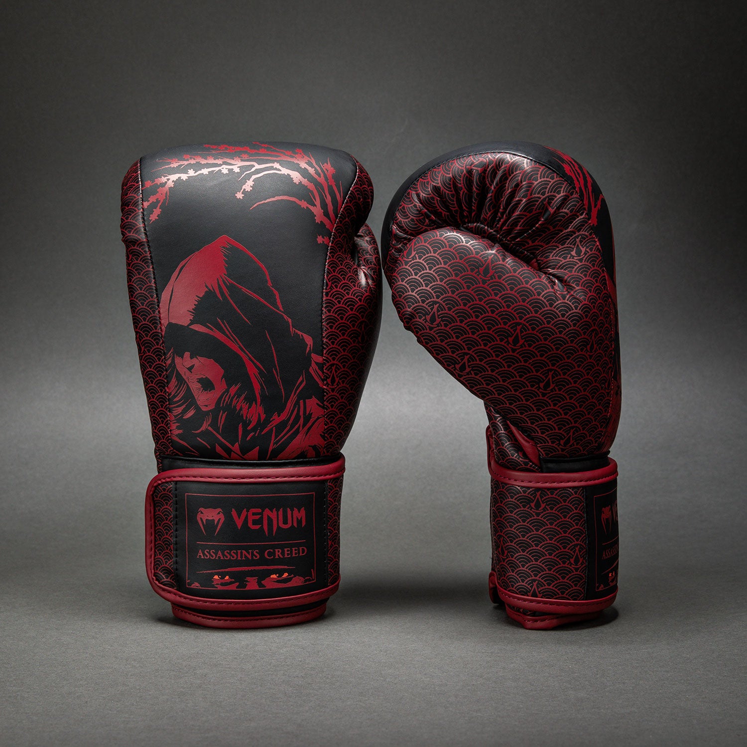 venum-x-assassin-s-creed-shadows-boxhandschuhe-bordeauxrot-schwarz image 2