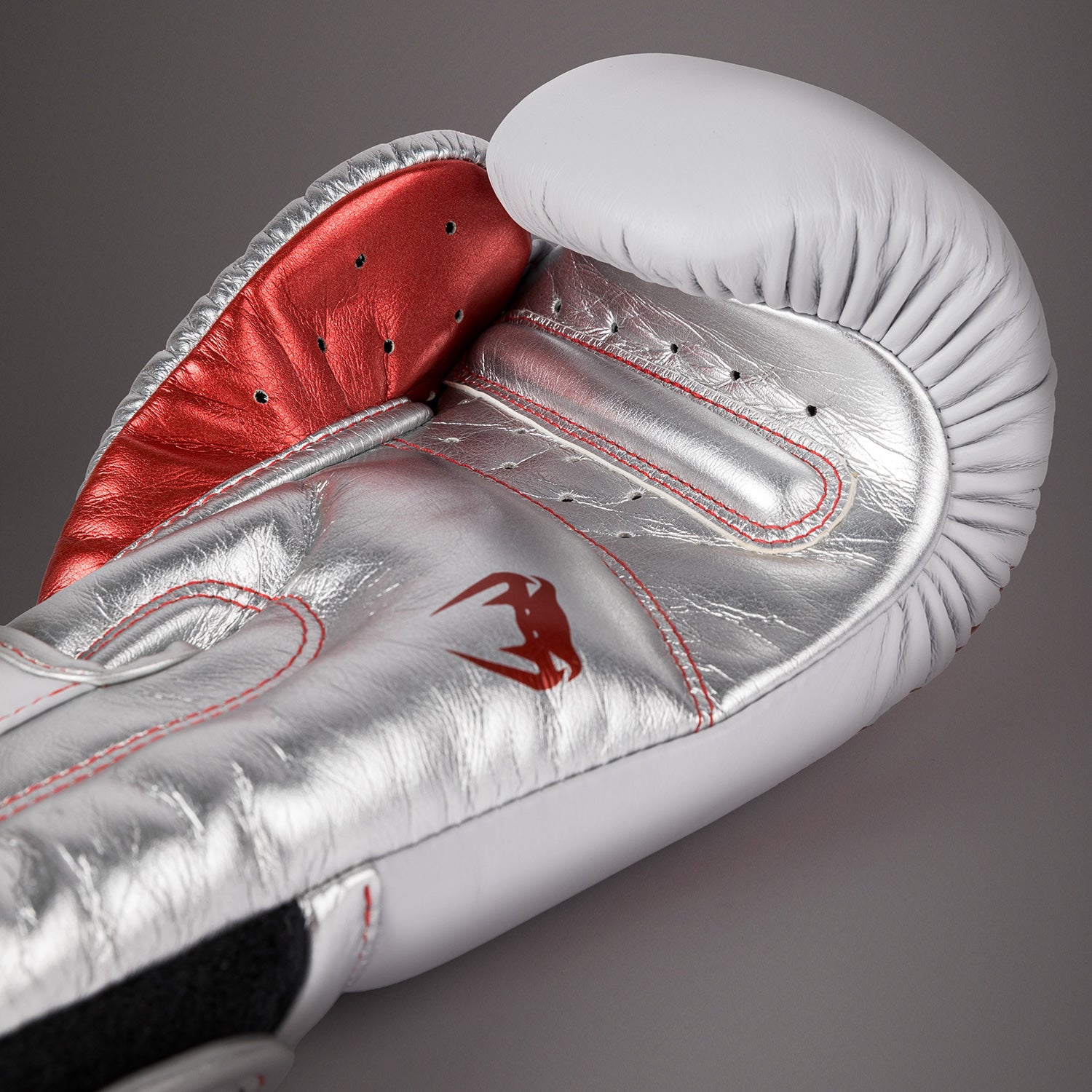venum-giant-3-0-boxhandschuhe-rot-silber-spezialausgabe image 4