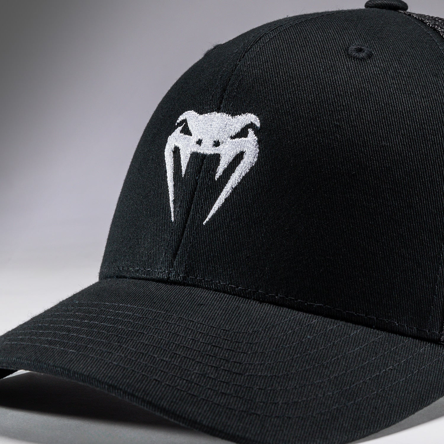 venum-classic-trucker-cap-schwarz image 6