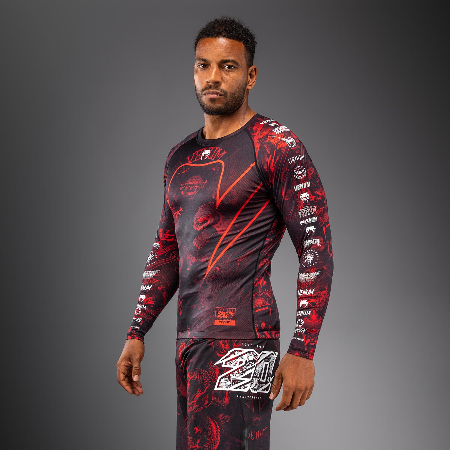 venum-20th-anniversary-langarm-rashguard-herren-schwarz-rot image 2