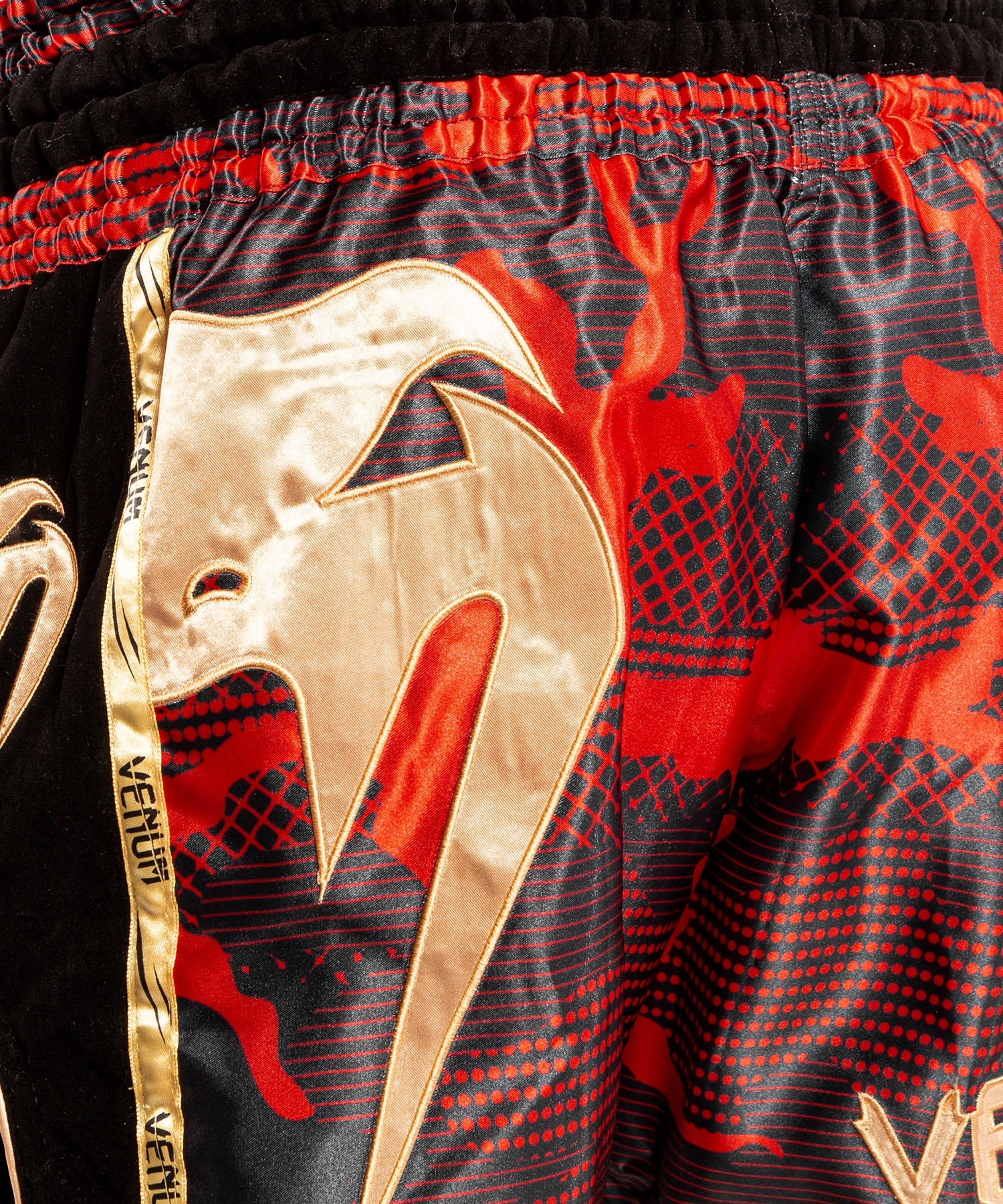 venum-giant-muay-thai-shorts-rot-gold image 4