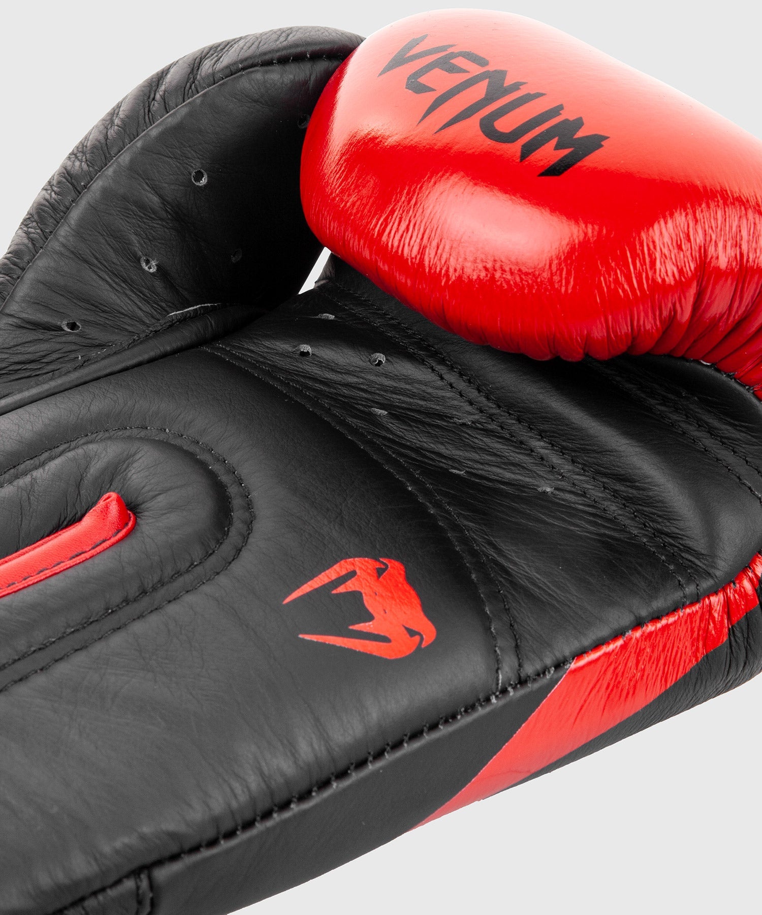 venum-hammer-professionelle-boxhandschuhe-mit-klettverschluss-schwarz-rot image 6