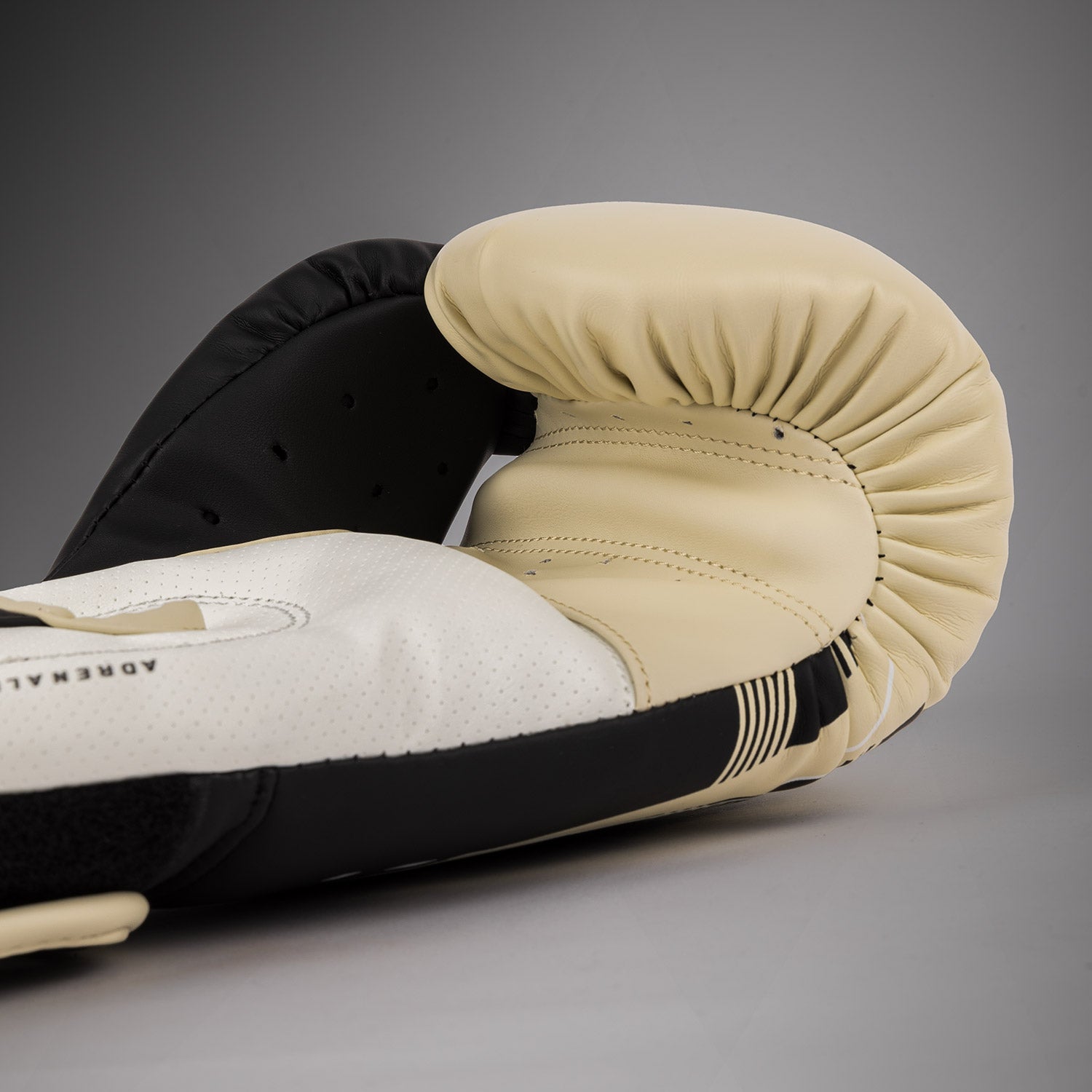 venum-adrenaline-boxhandschuhe-schwarz-elfenbein image 4