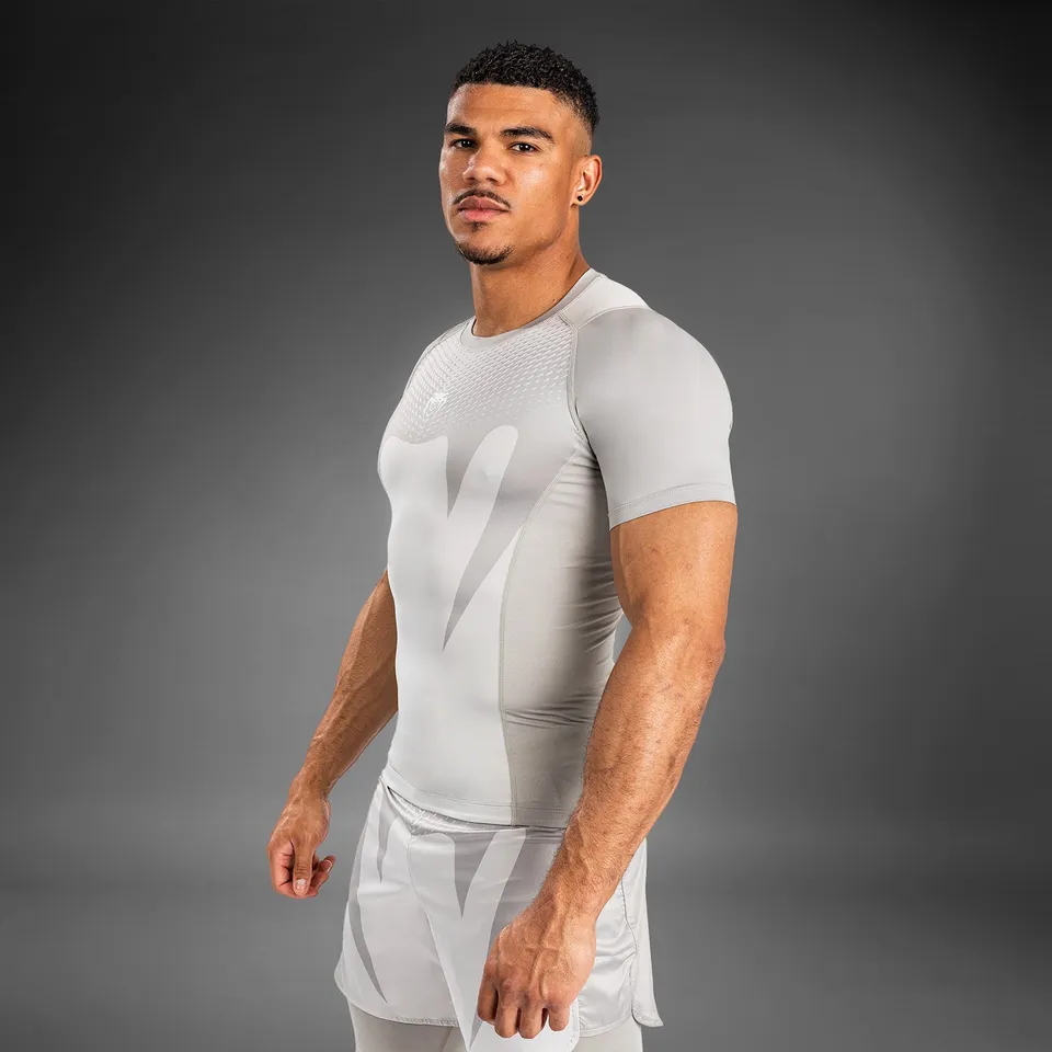 venum-attack-herren-kurzarm-rashguard-sand image 1