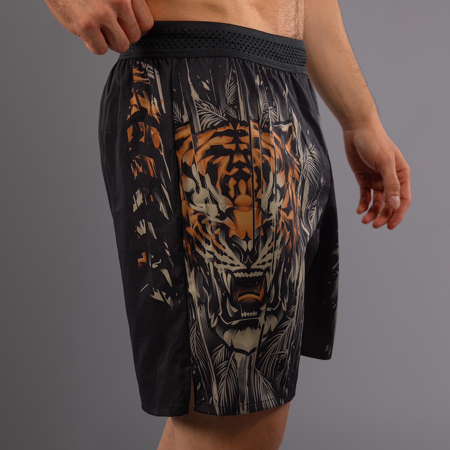 venum-tiger-herren-trainingsshorts-schwarz-neon-orange image 7