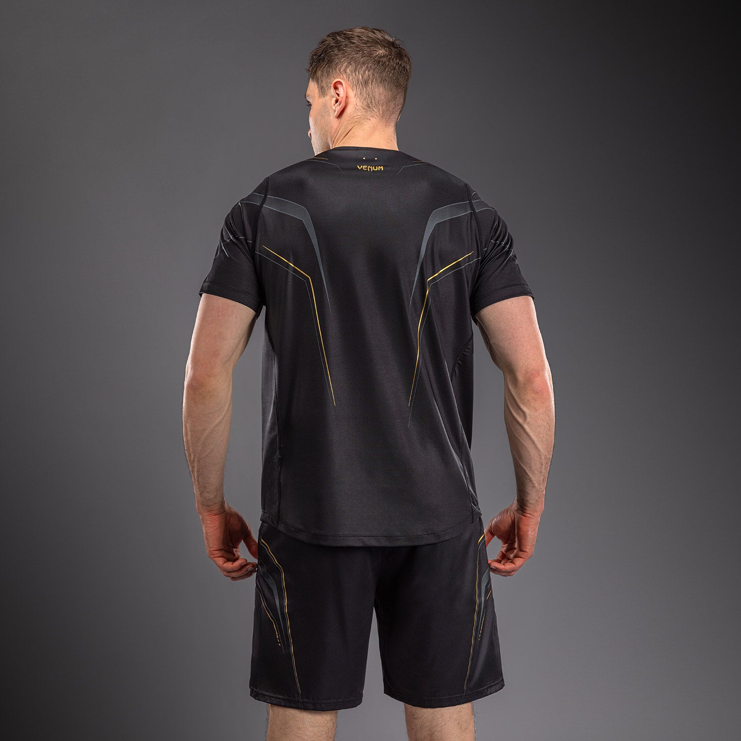 venum-streamline-dry-tech-t-shirt-schwarz-gold image 4