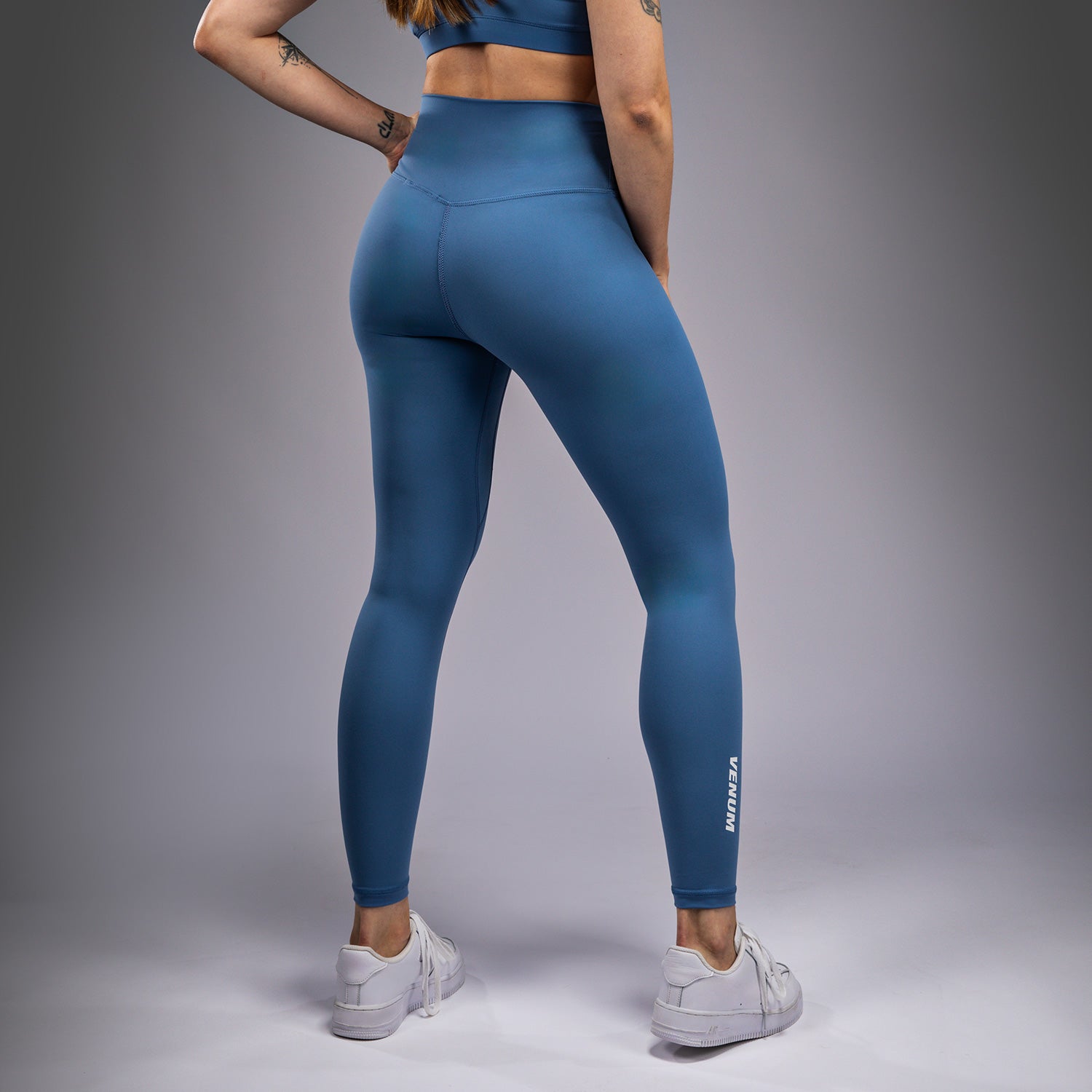 venum-essential-damen-lifestyle-leggings-stormblau image 4
