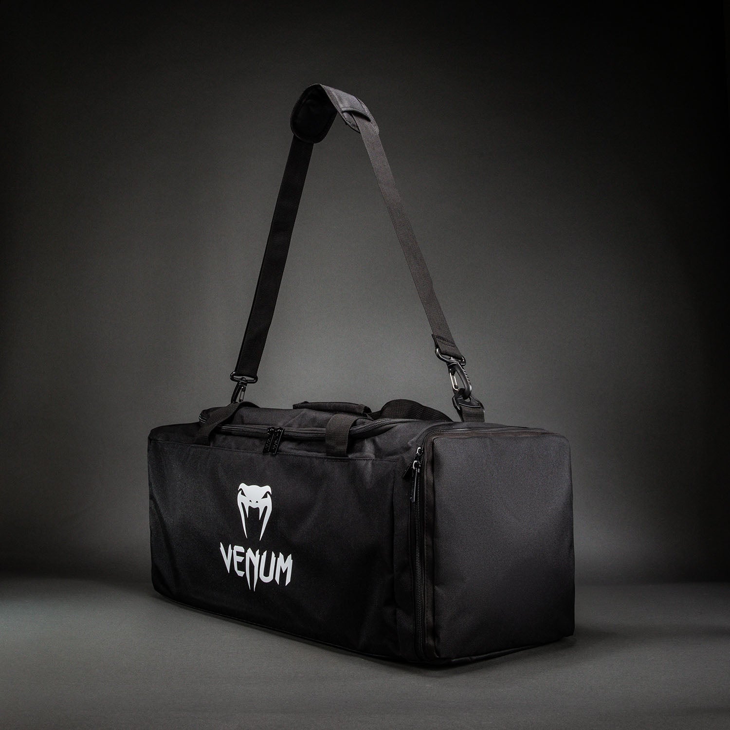 venum-essential-sporttasche-37l-schwarz image 3