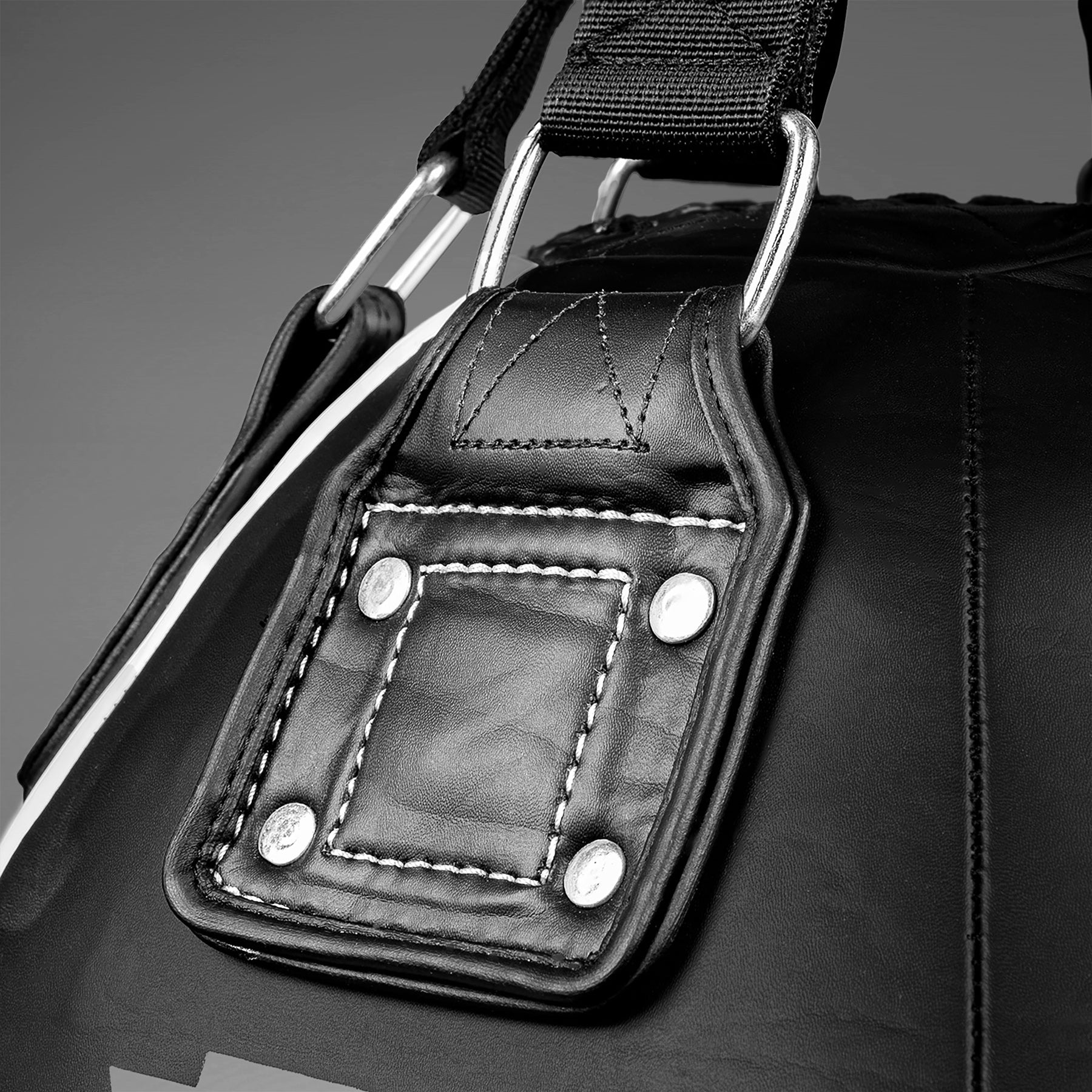 venum-hurricane-big-ball-boxsack-schwarz-wei image 2