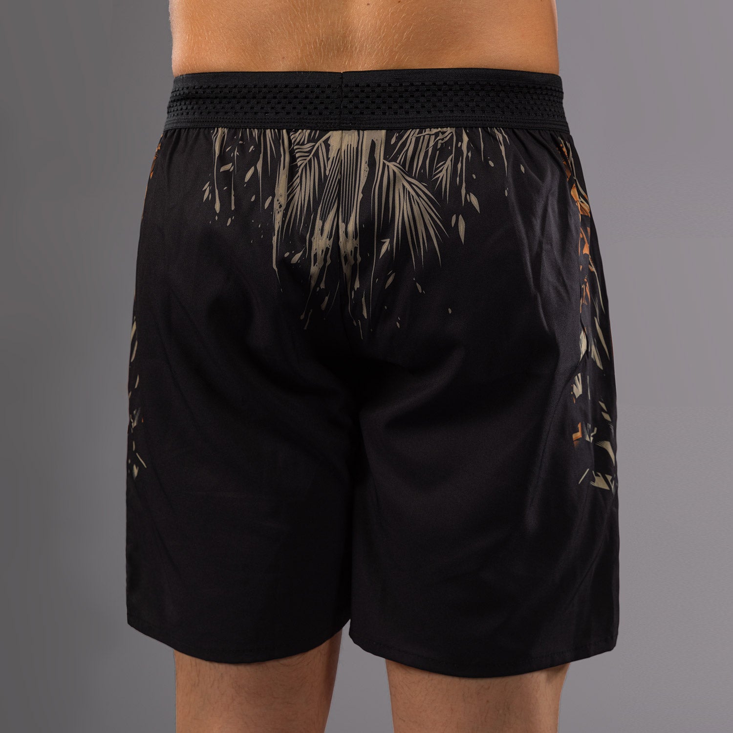 venum-tiger-herren-trainingsshorts-schwarz-neon-orange image 2