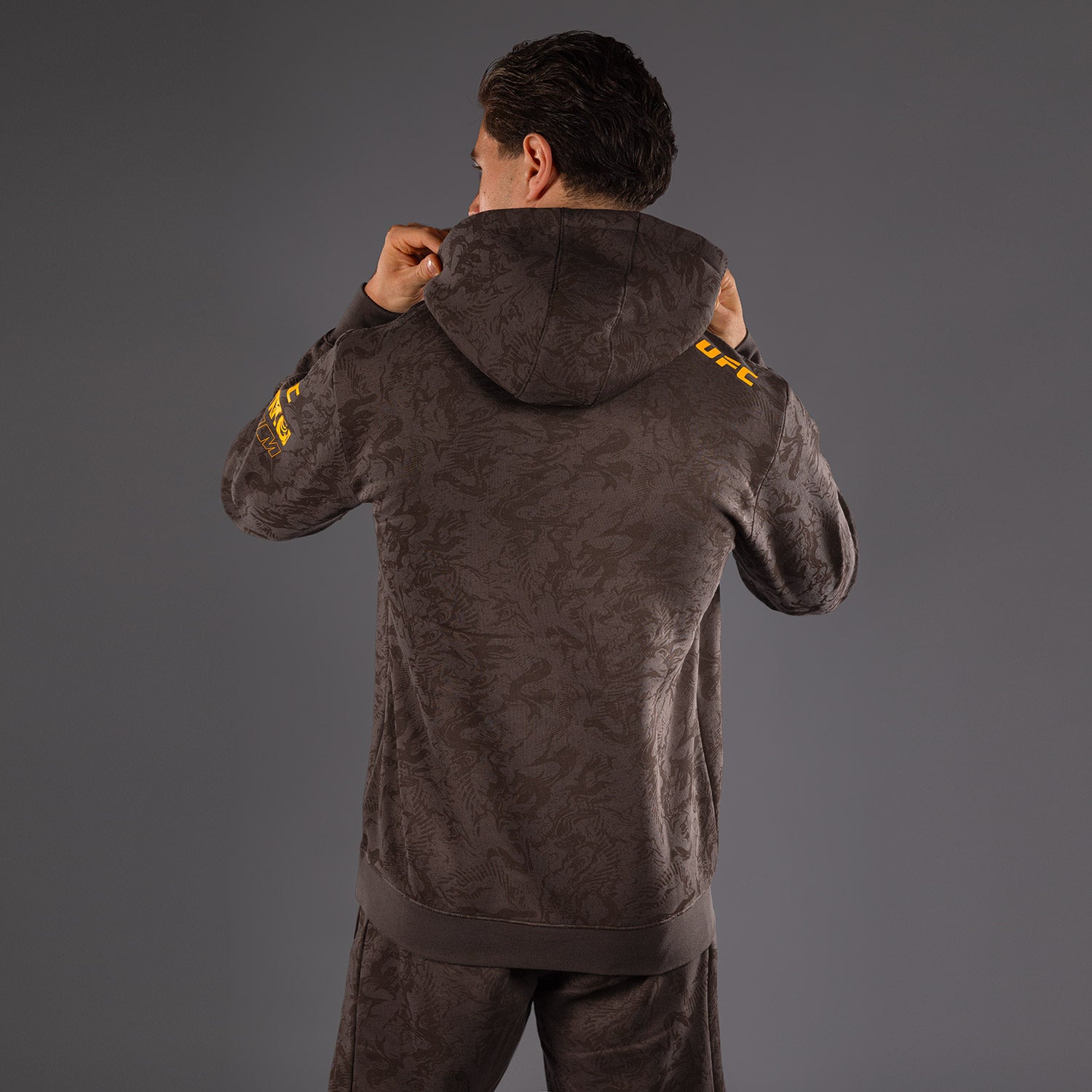 venum-ufc-fusion-by-venum-fight-week-herren-pullover-hoodie-erdiges-braun image 4