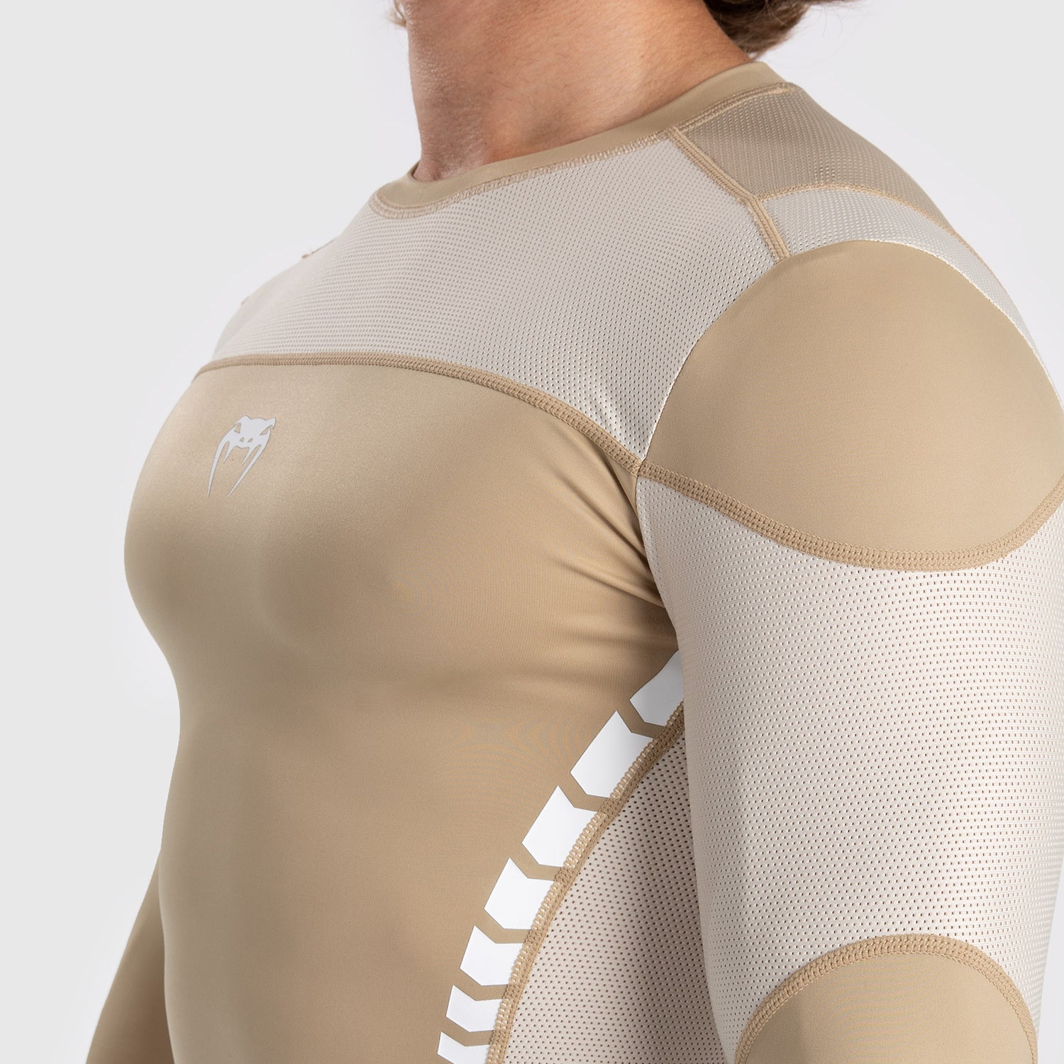 venum-tempest-herren-langarm-rashguard-beige-sand image 4