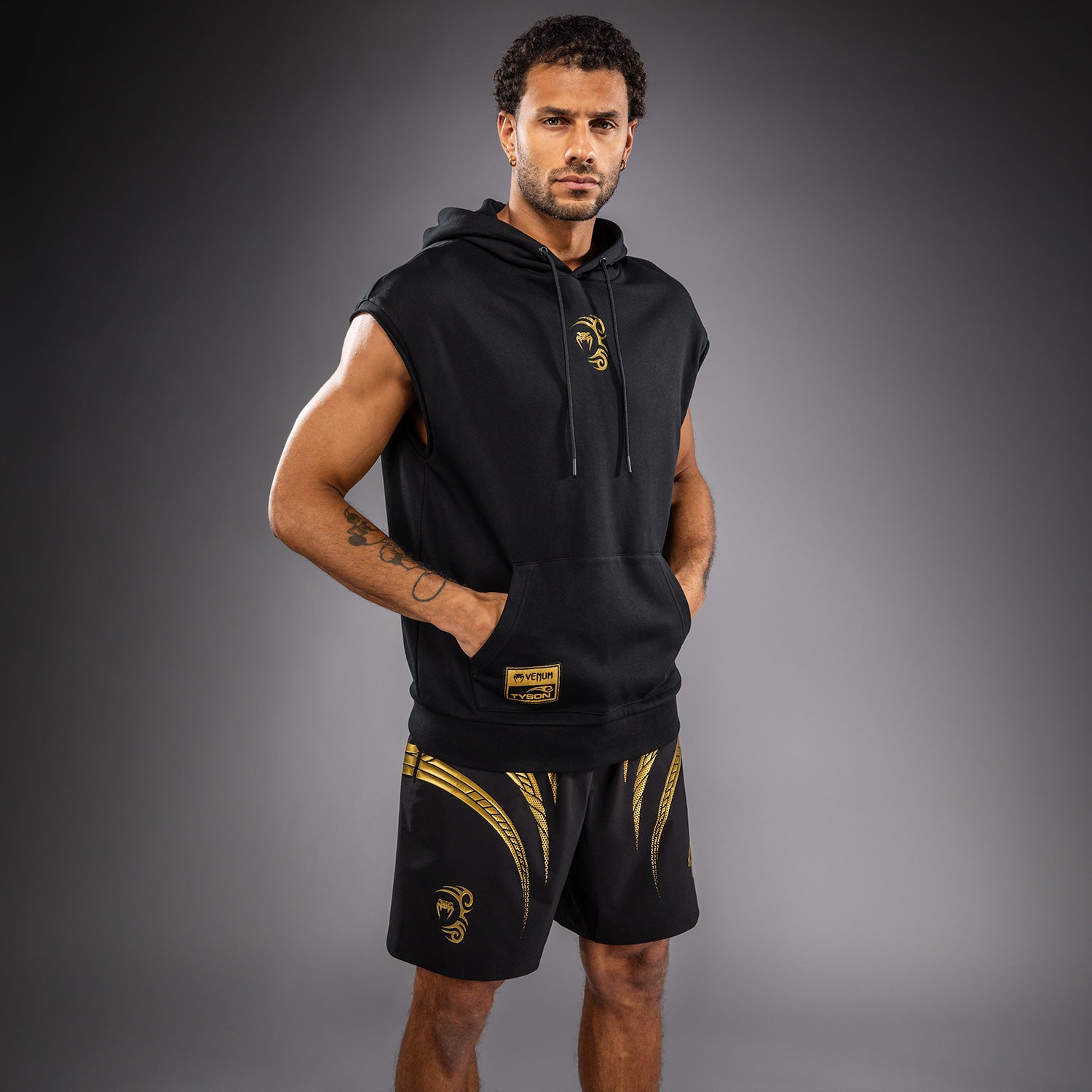 venum-x-mike-tyson-tiger-rmelloser-kapuzenpullover-schwarz-gold image 2