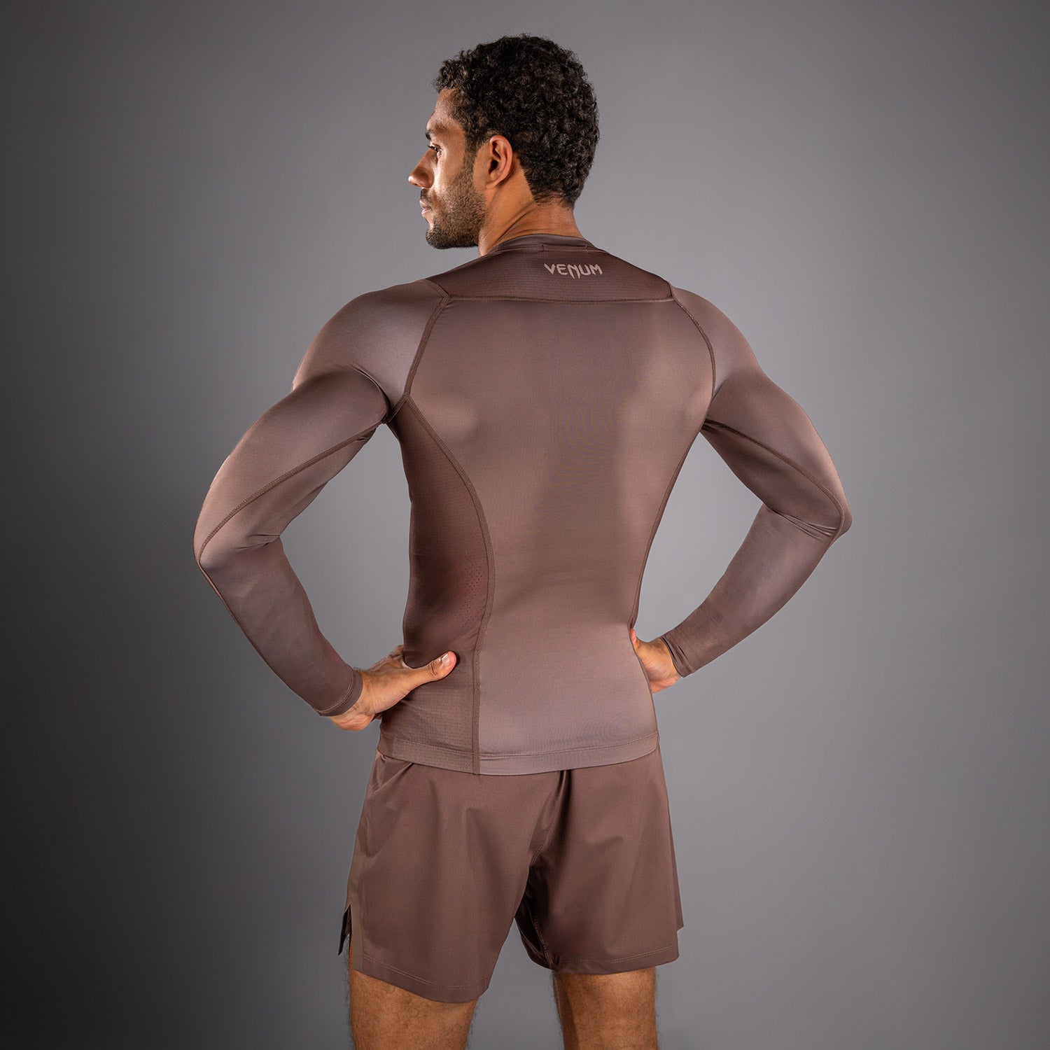venum-no-gi-rashguard-langarm-herren-schokoladenbraun-ibjjf-approved image 3
