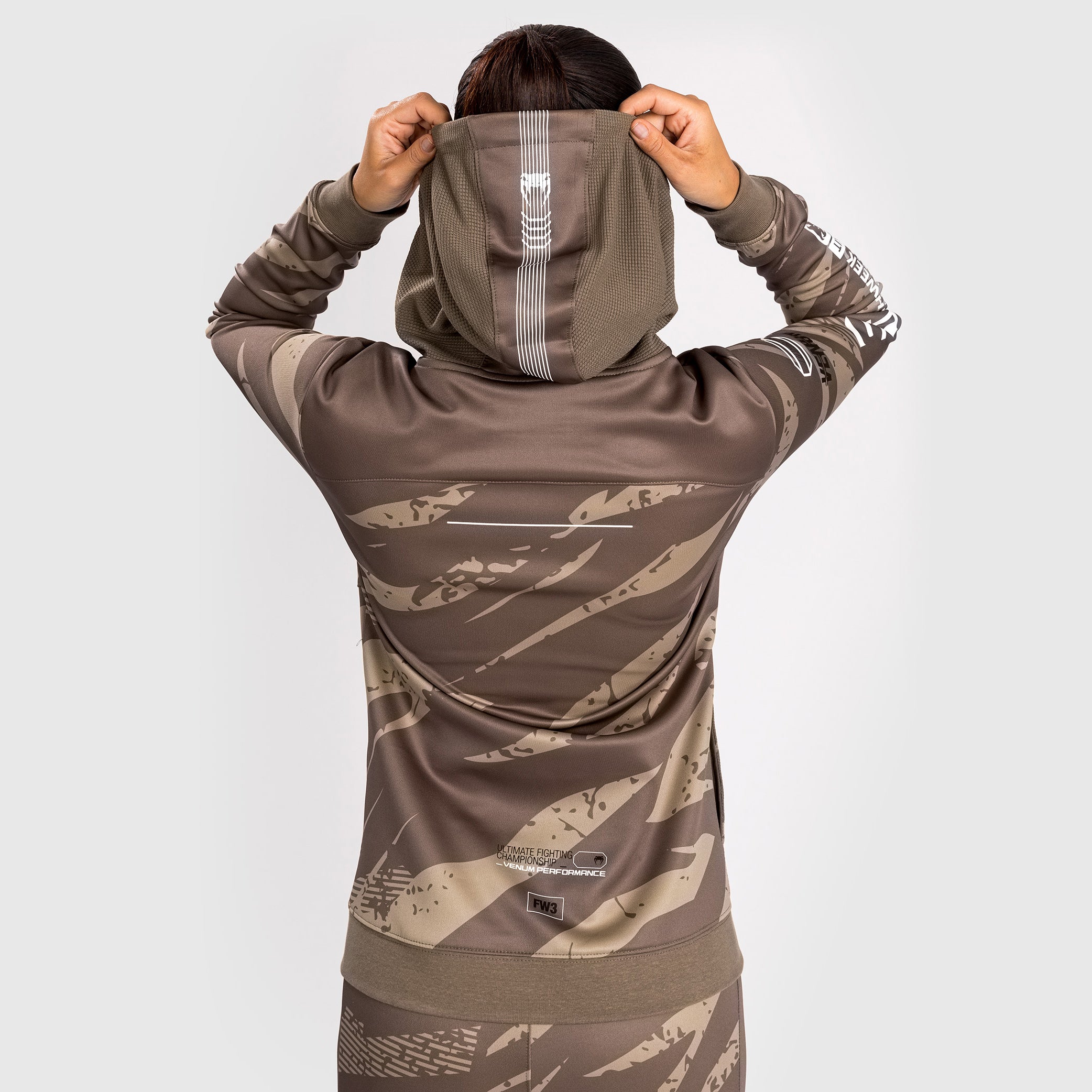ufc-adrenaline-by-venum-fight-week-zip-hoodie-damen-desert-camo image 2