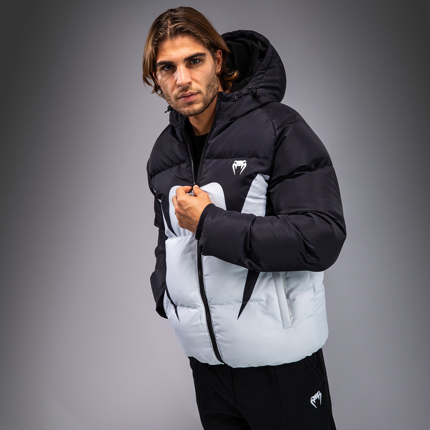 venum-attack-daunenjacke-schwarz-eis-herren-pufferjacke-mit-kapuze image 2