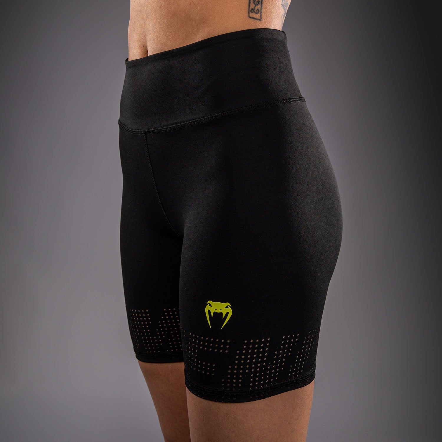 venum-lazer-kompressionsshorts-damen-schwarz-gelb image 4