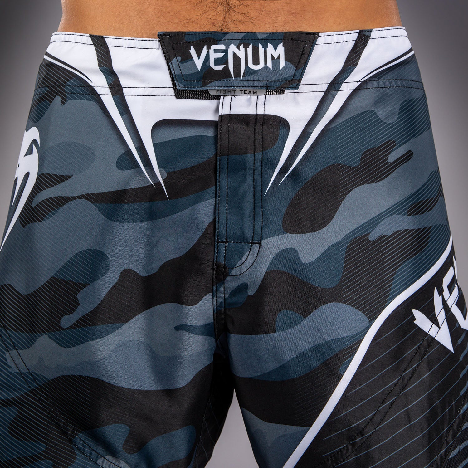 venum-camo-hero-fightshorts-dunkelmarineblau-blau image 5