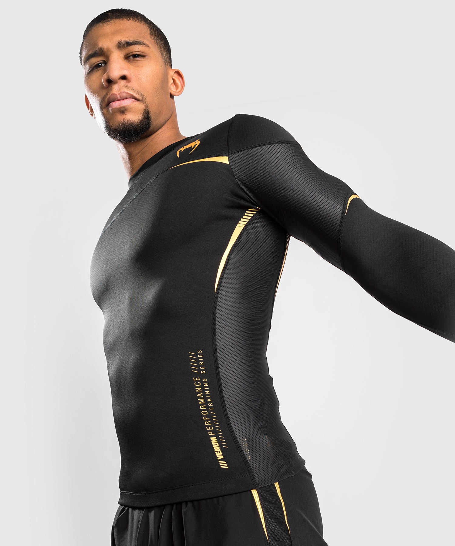 venum-tempest-2-0-kompressionsshirt-langarm-unisex-schwarz-gold image 3