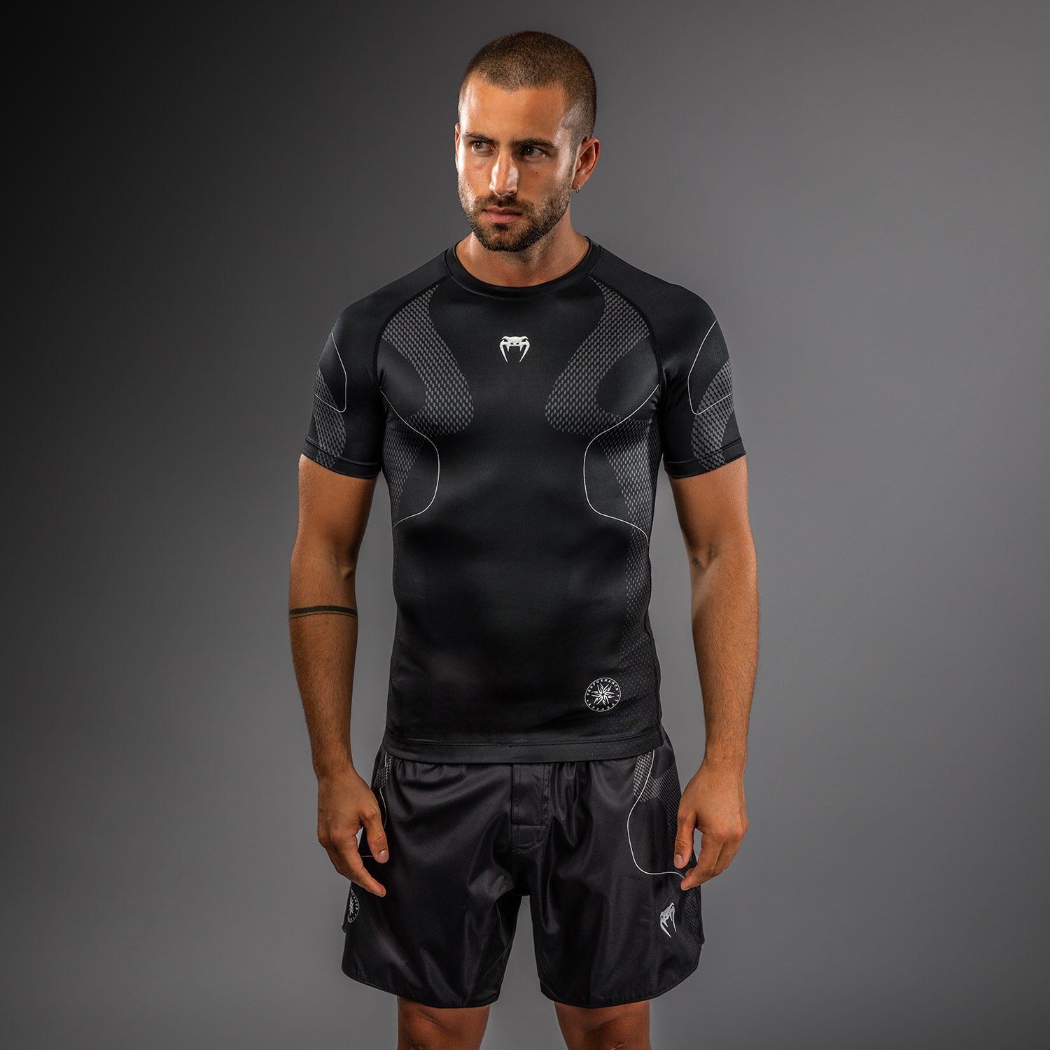 venum-nexus-kurzarm-rashguard-schwarz-silber-f-r-herren image 1